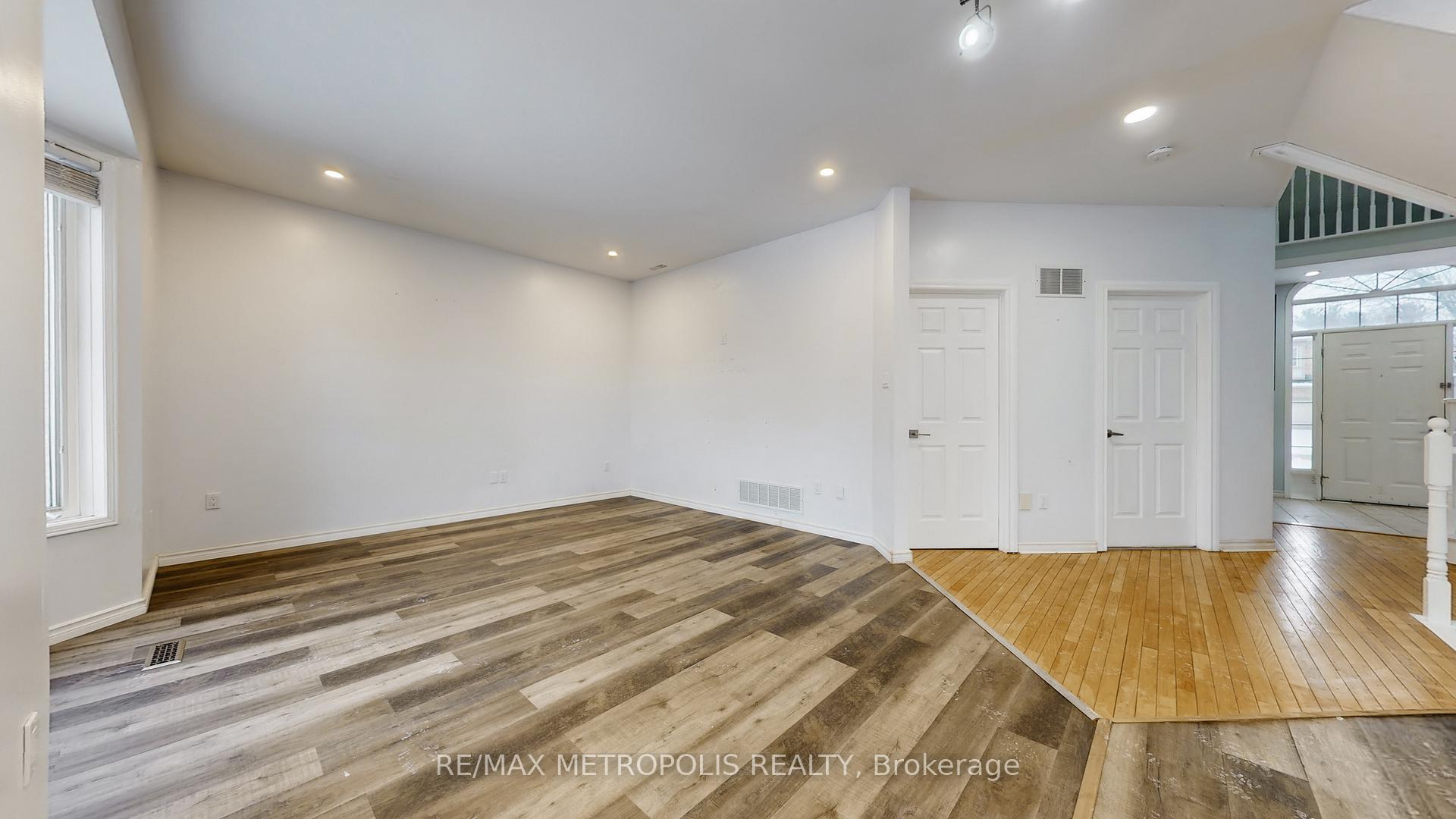 Photo 13 of 183 Valmont Court, Hamilton, Ancaster — HOMEH
