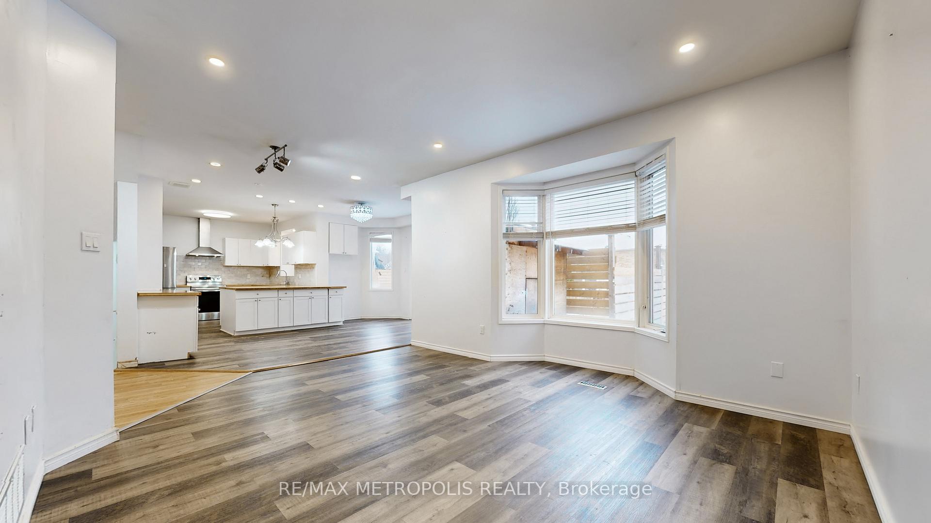 Photo 14 of 183 Valmont Court, Hamilton, Ancaster — HOMEH