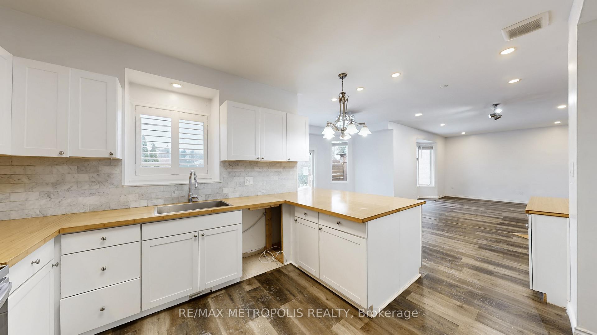 Photo 17 of 183 Valmont Court, Hamilton, Ancaster — HOMEH