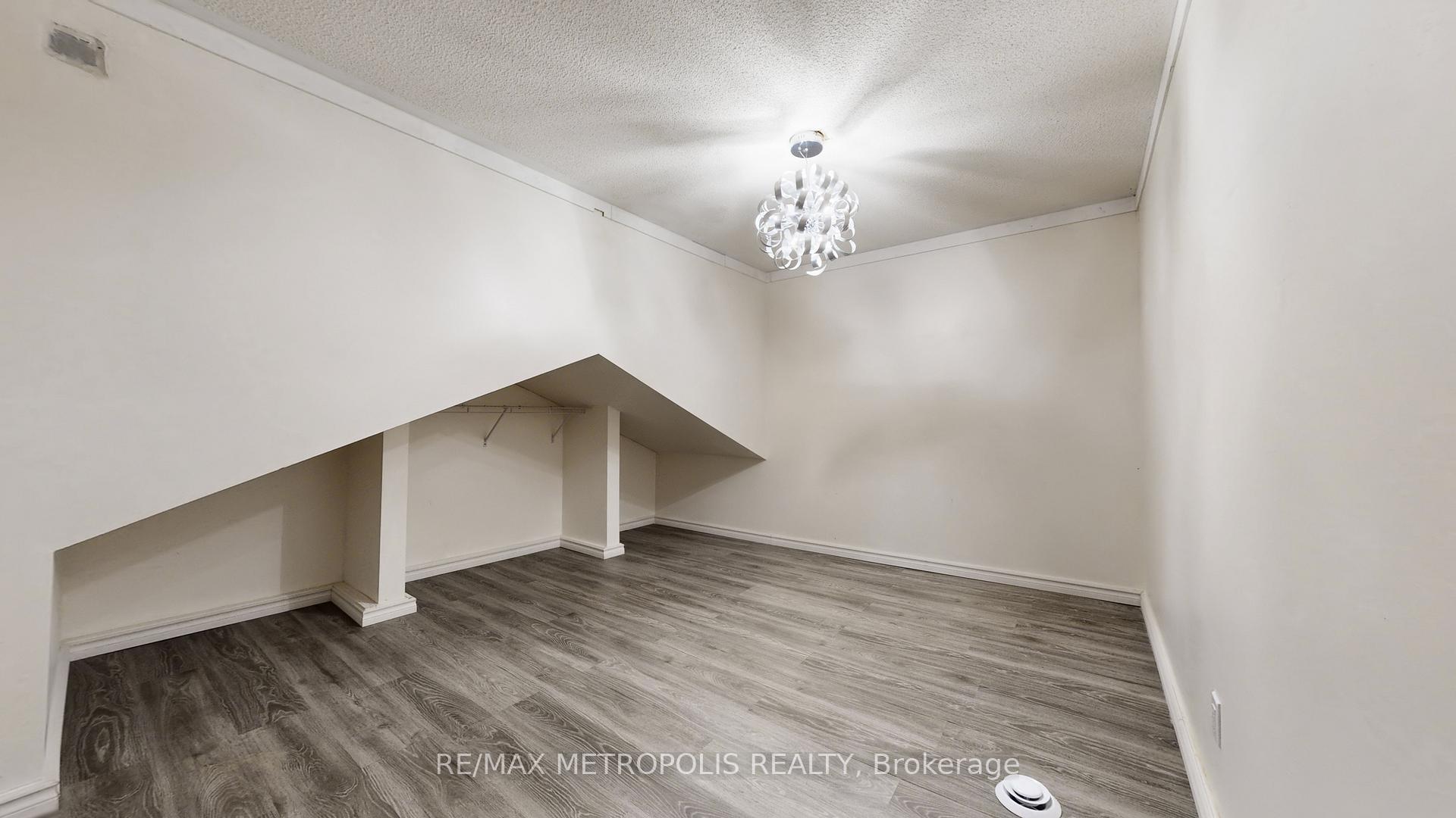 Photo 27 of 183 Valmont Court, Hamilton, Ancaster — HOMEH