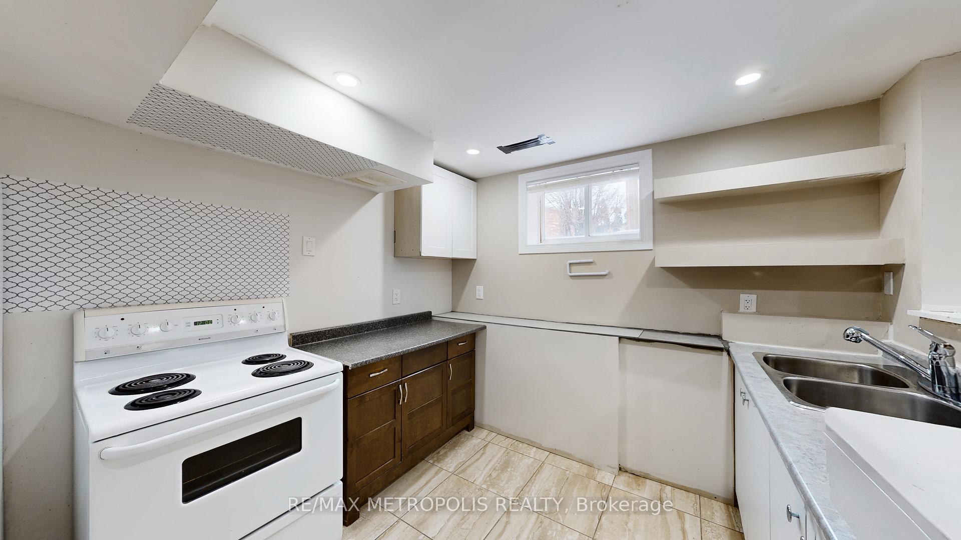 Photo 32 of 183 Valmont Court, Hamilton, Ancaster — HOMEH
