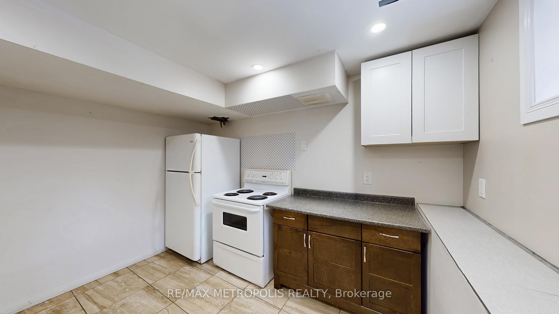 Photo 34 of 183 Valmont Court, Hamilton, Ancaster — HOMEH