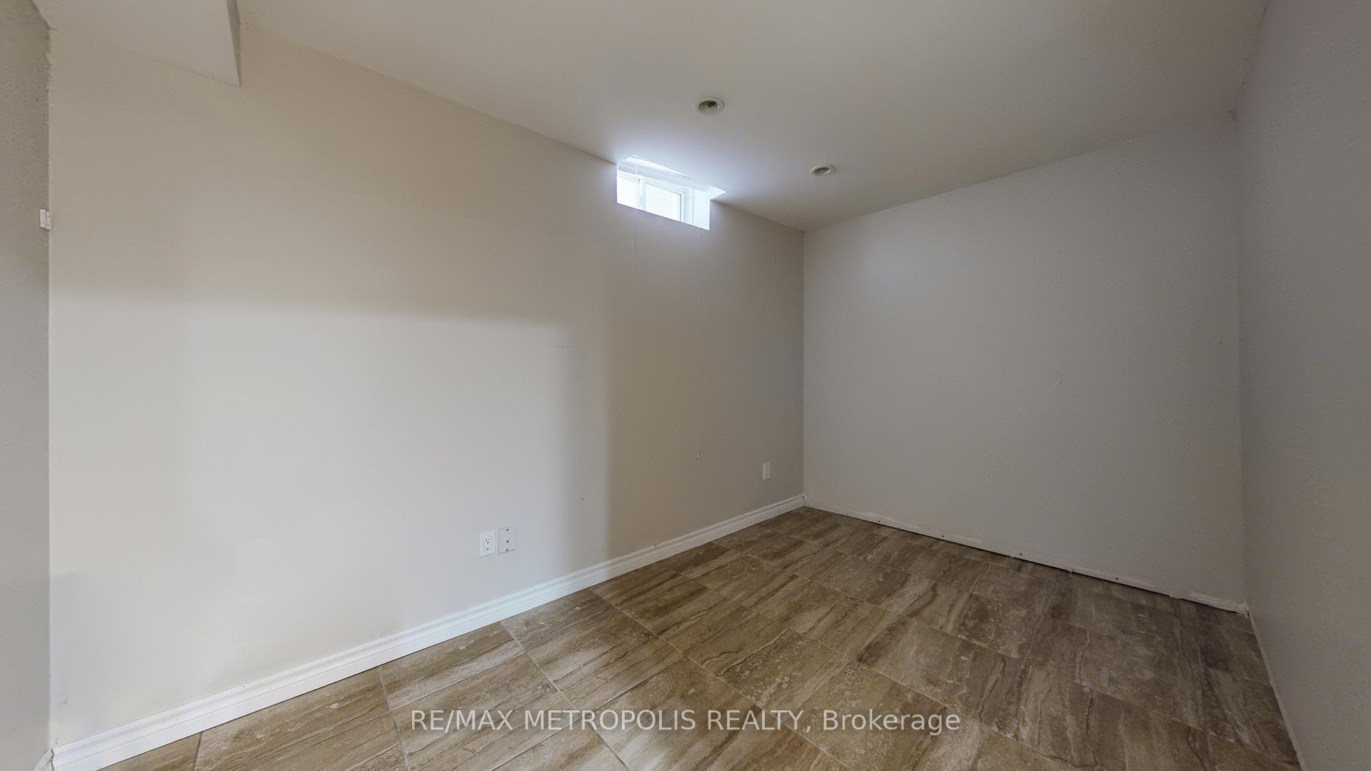 Photo 35 of 183 Valmont Court, Hamilton, Ancaster — HOMEH