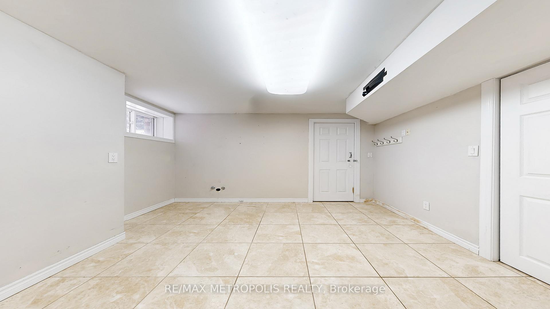 Photo 37 of 183 Valmont Court, Hamilton, Ancaster — HOMEH