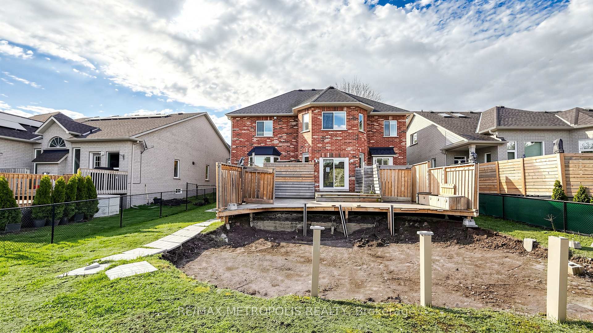 Photo 40 of 183 Valmont Court, Hamilton, Ancaster — HOMEH