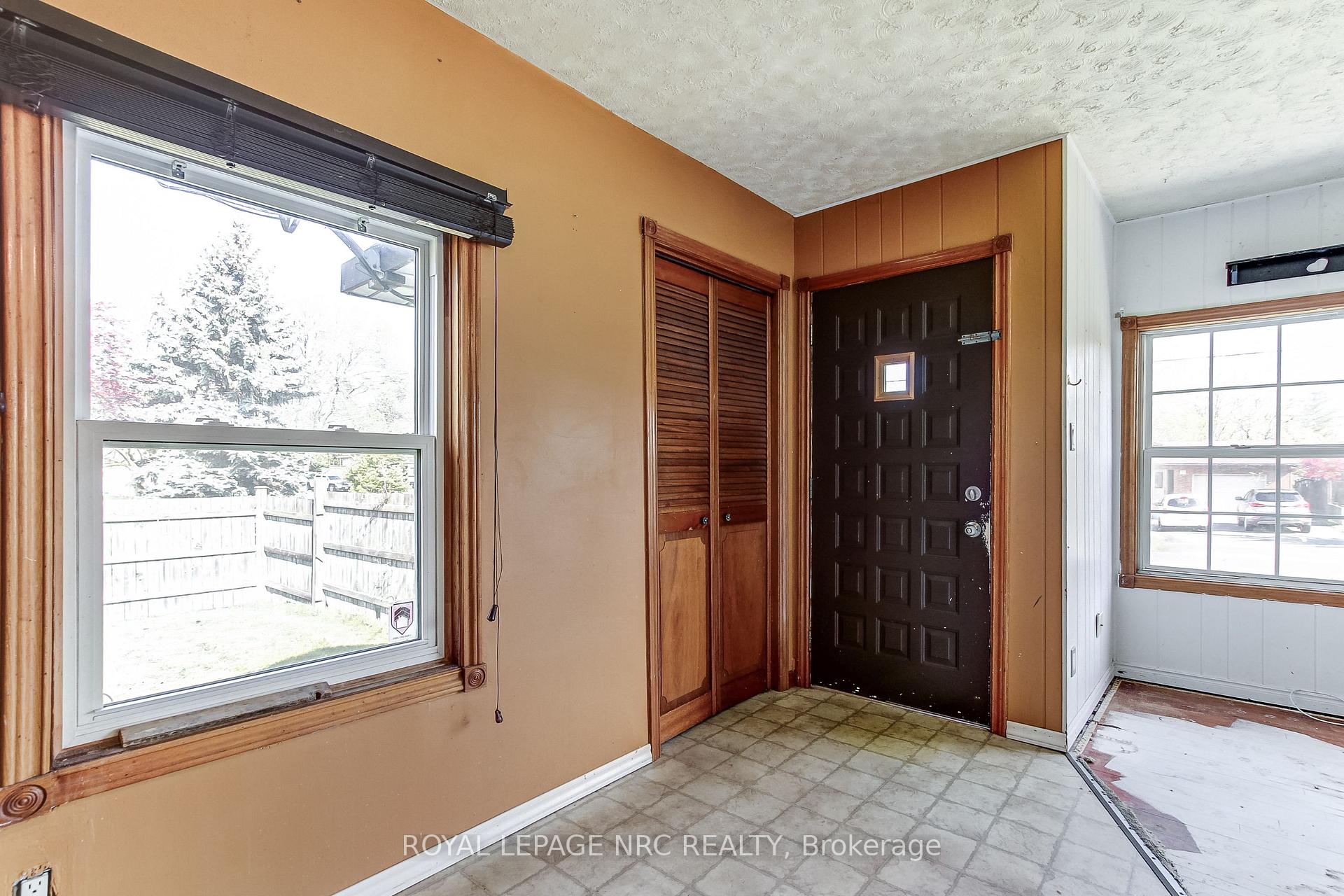 Photo 10 of 60 Valley Road, St. Catharines, Rykert/Vansickle — HOMEH