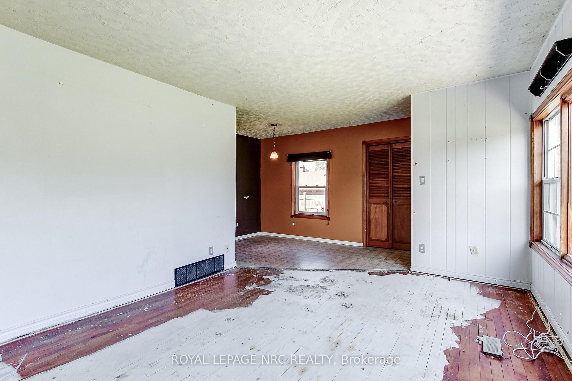 Photo 12 of 60 Valley Road, St. Catharines, Rykert/Vansickle — HOMEH