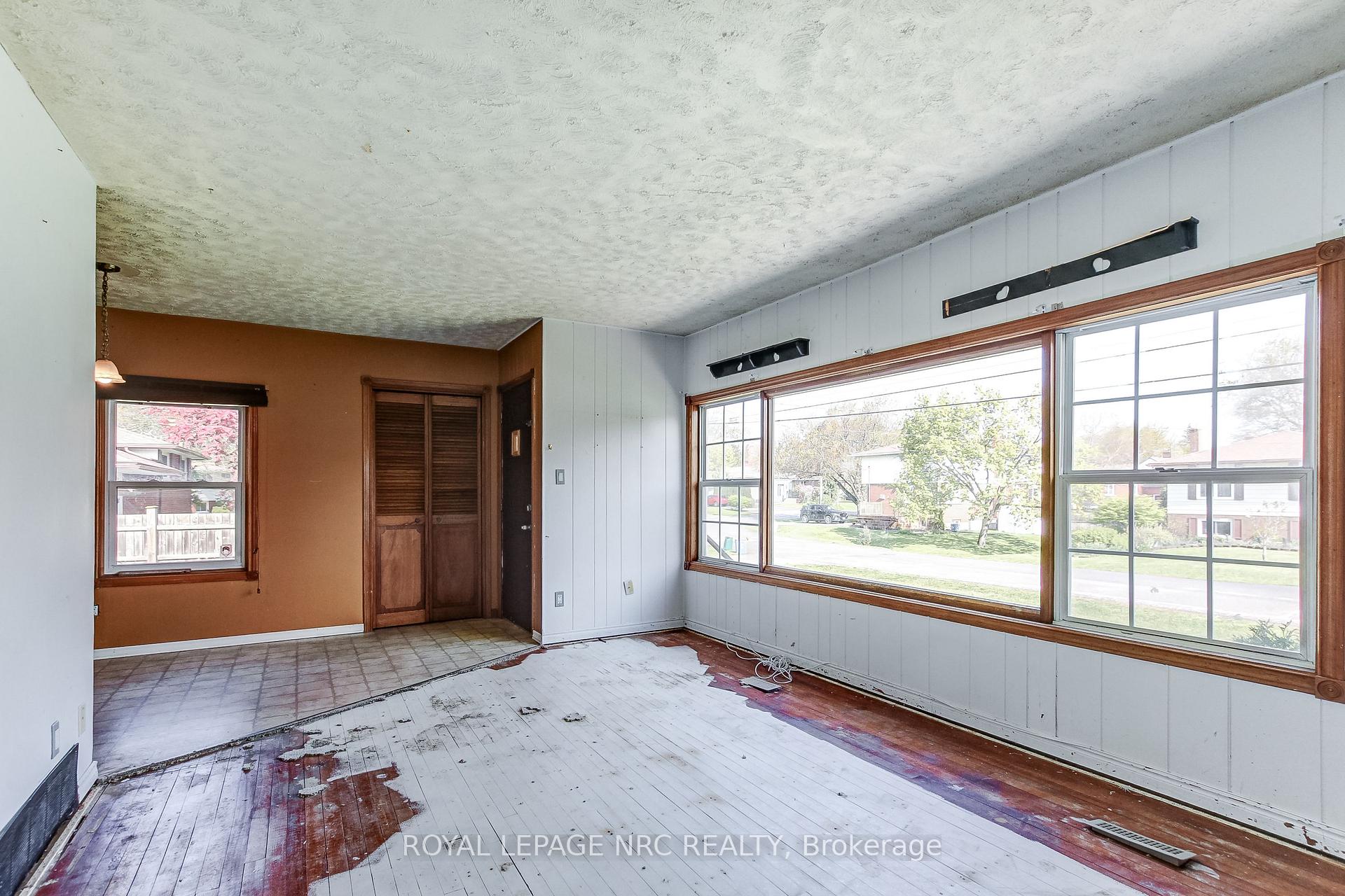 Photo 13 of 60 Valley Road, St. Catharines, Rykert/Vansickle — HOMEH