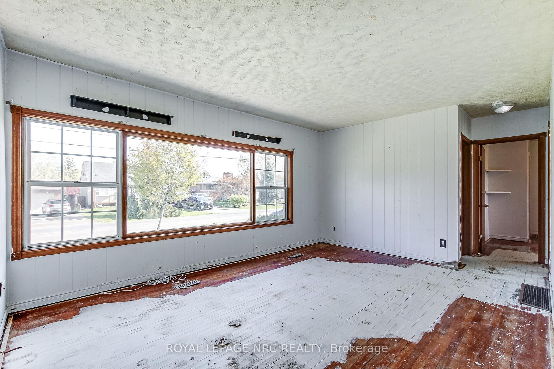 Photo 14 of 60 Valley Road, St. Catharines, Rykert/Vansickle — HOMEH