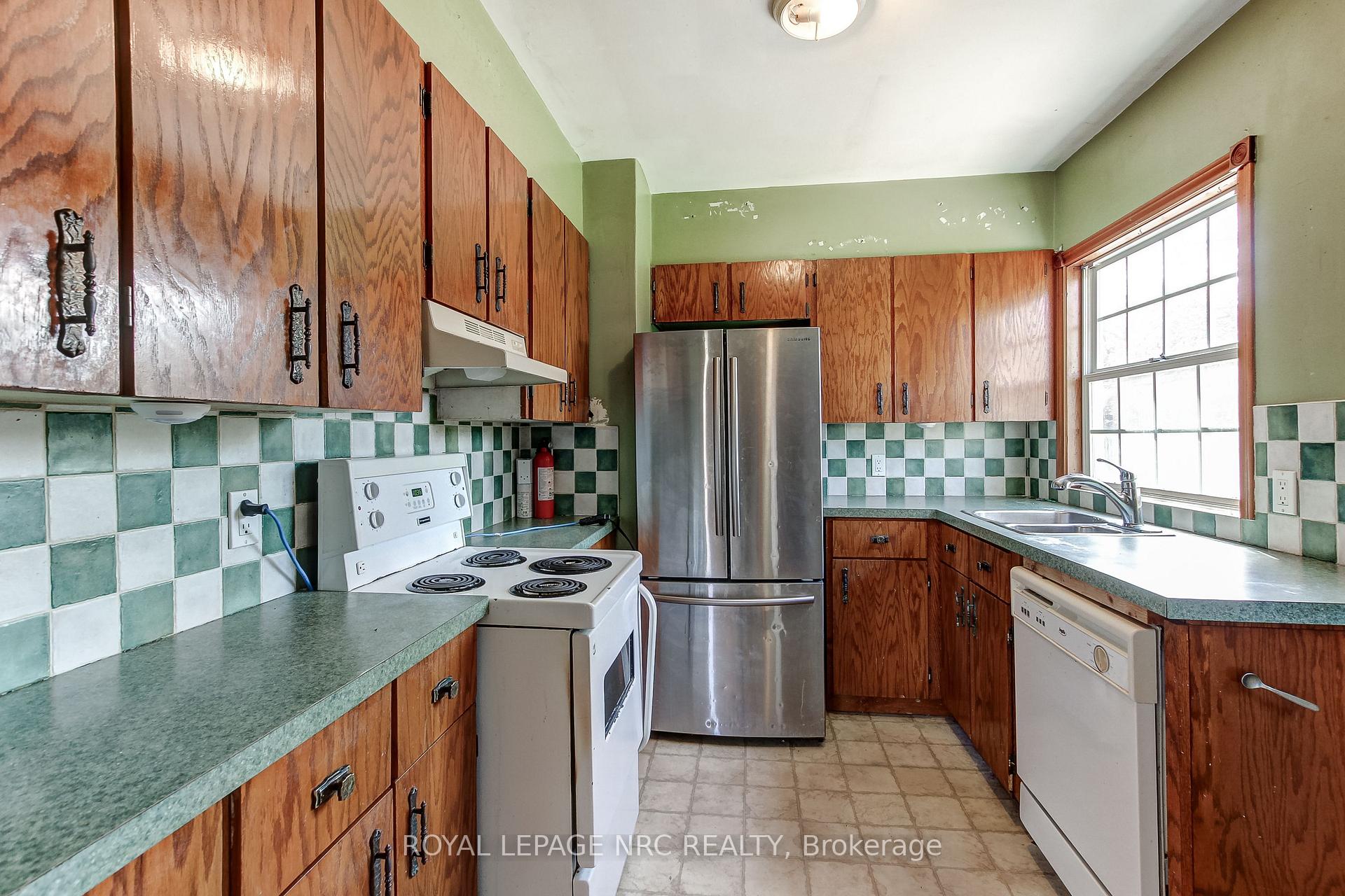 Photo 16 of 60 Valley Road, St. Catharines, Rykert/Vansickle — HOMEH