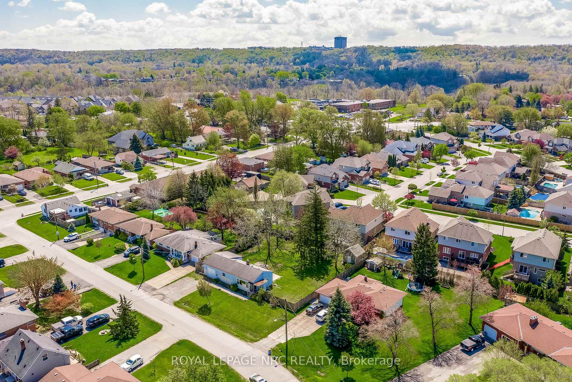 Photo 33 of 60 Valley Road, St. Catharines, Rykert/Vansickle — HOMEH