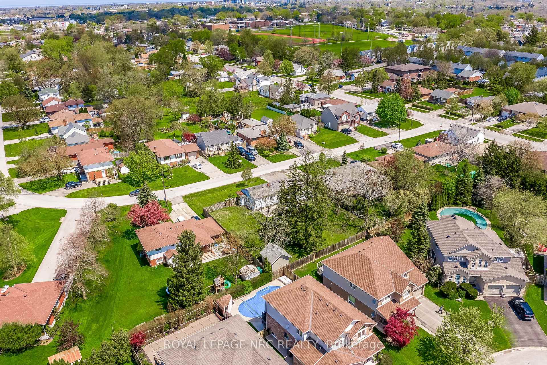 Photo 40 of 60 Valley Road, St. Catharines, Rykert/Vansickle — HOMEH