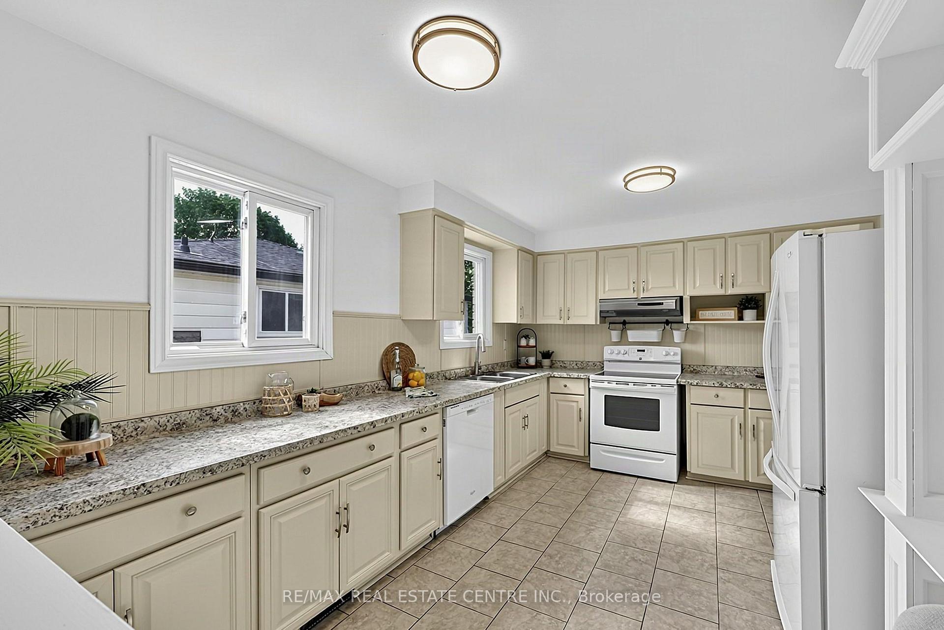 Photo 16 of 175 Burbank Crescent, Orangeville — HOMEH