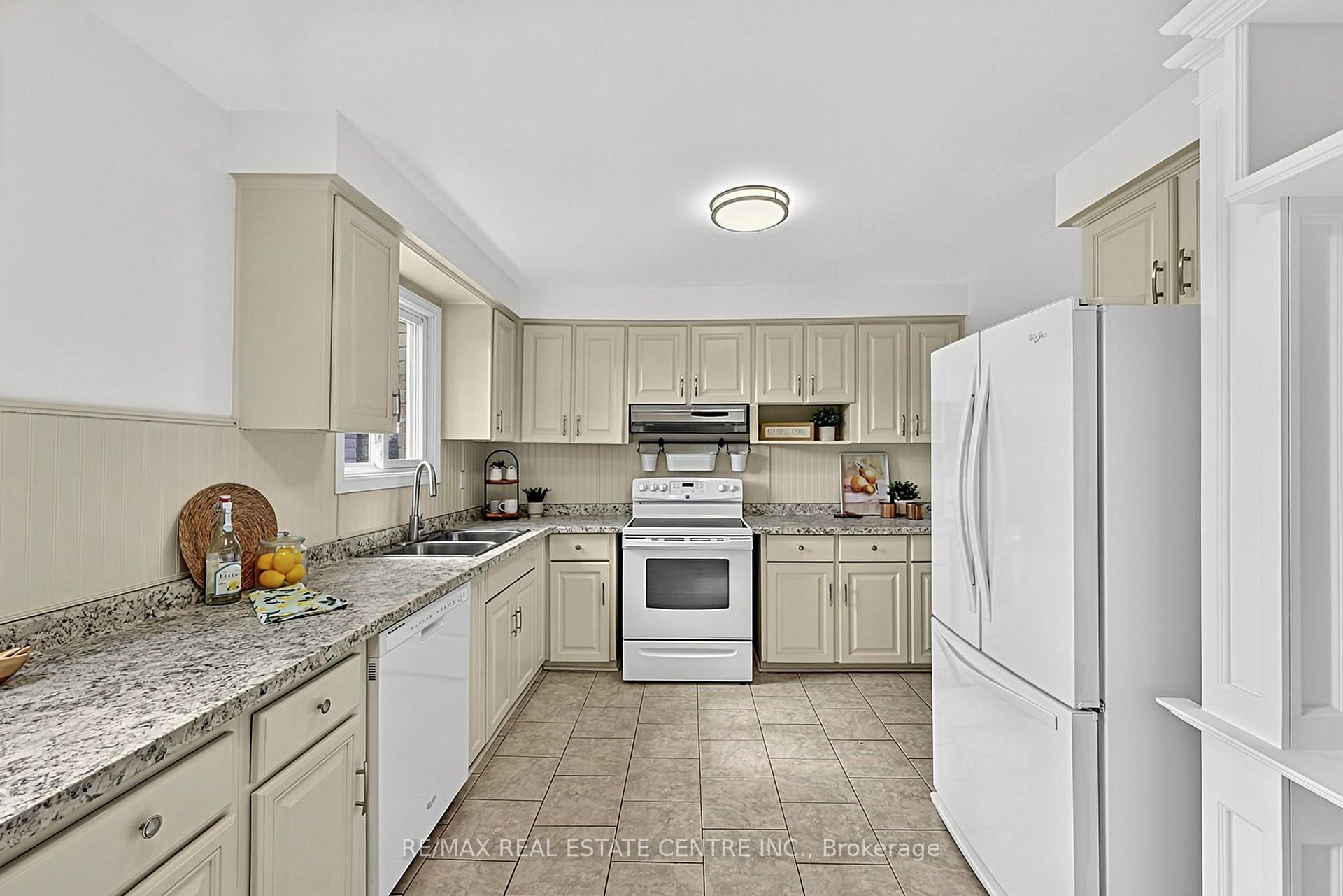 Photo 17 of 175 Burbank Crescent, Orangeville — HOMEH