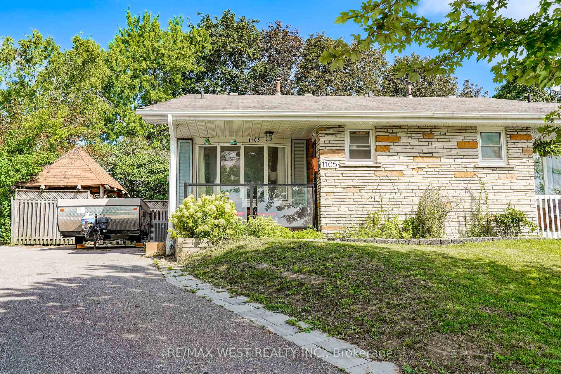 Photo 1 of 1105 Valley Court, Oshawa, Lakeview — HOMEH