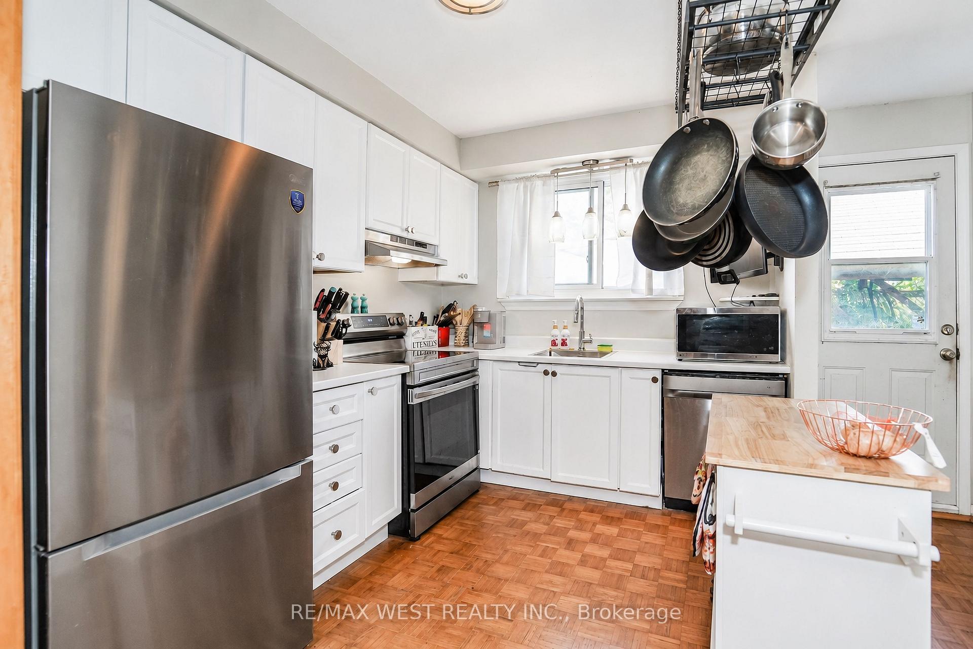 Photo 5 of 1105 Valley Court, Oshawa, Lakeview — HOMEH