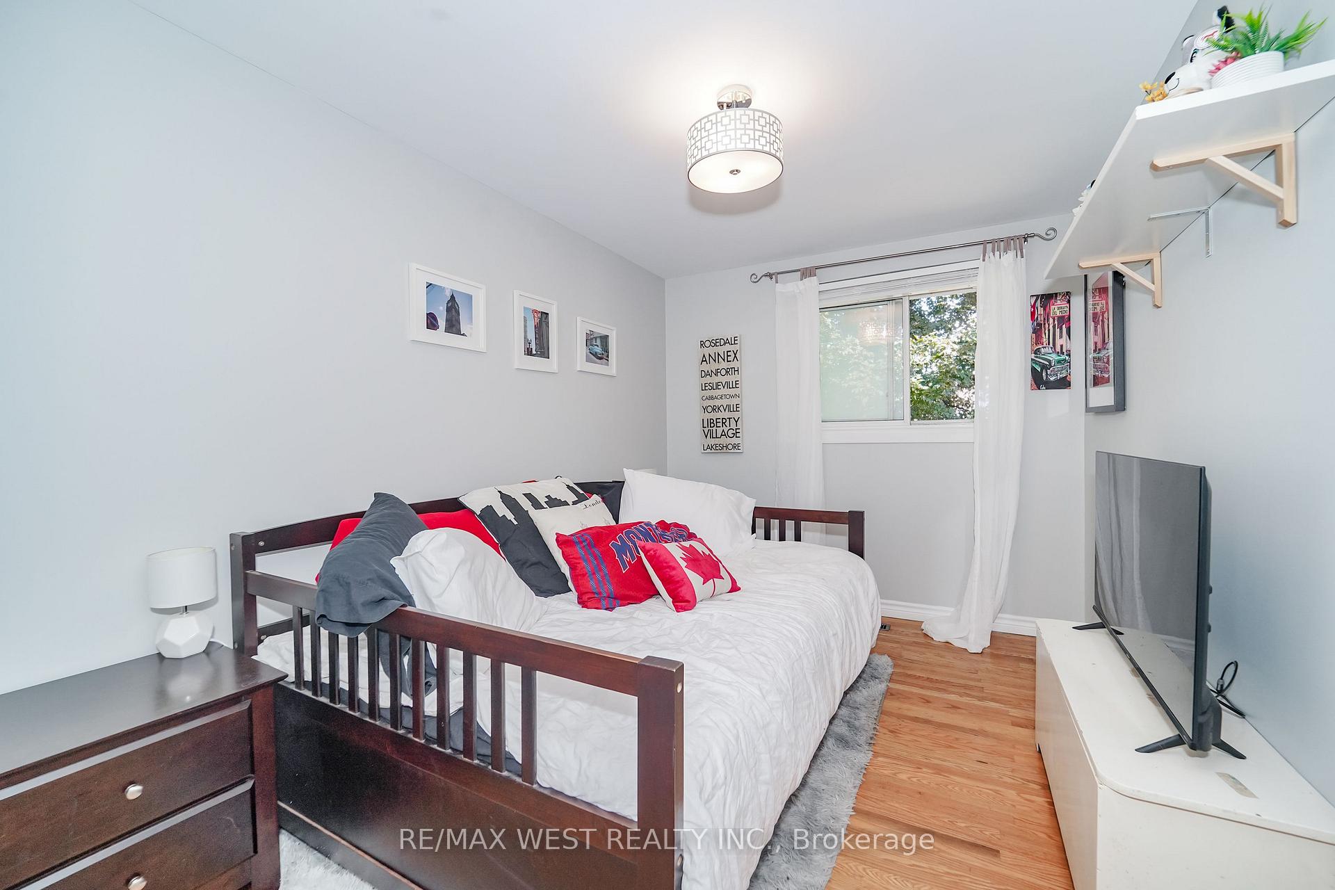 Photo 8 of 1105 Valley Court, Oshawa, Lakeview — HOMEH