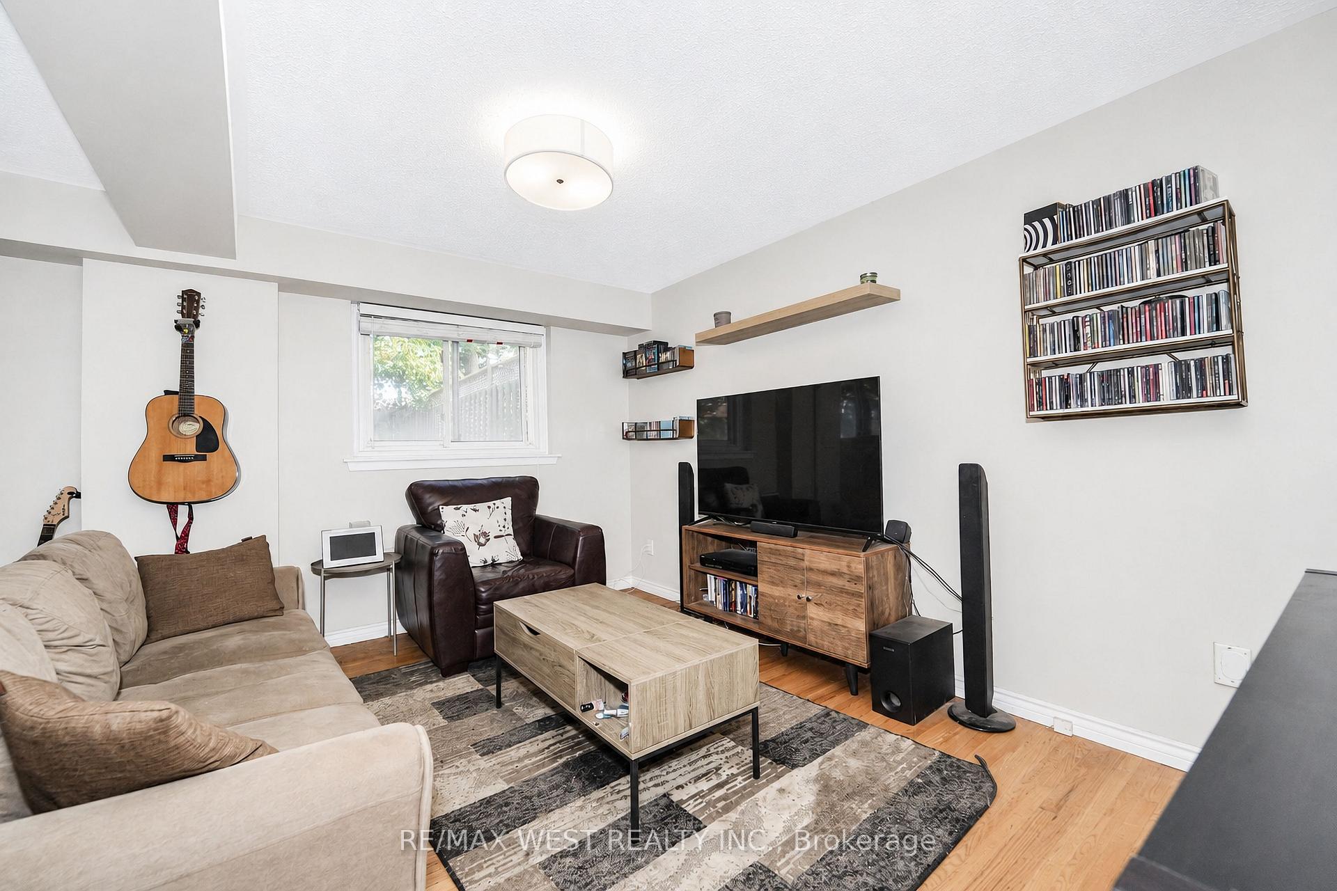 Photo 9 of 1105 Valley Court, Oshawa, Lakeview — HOMEH