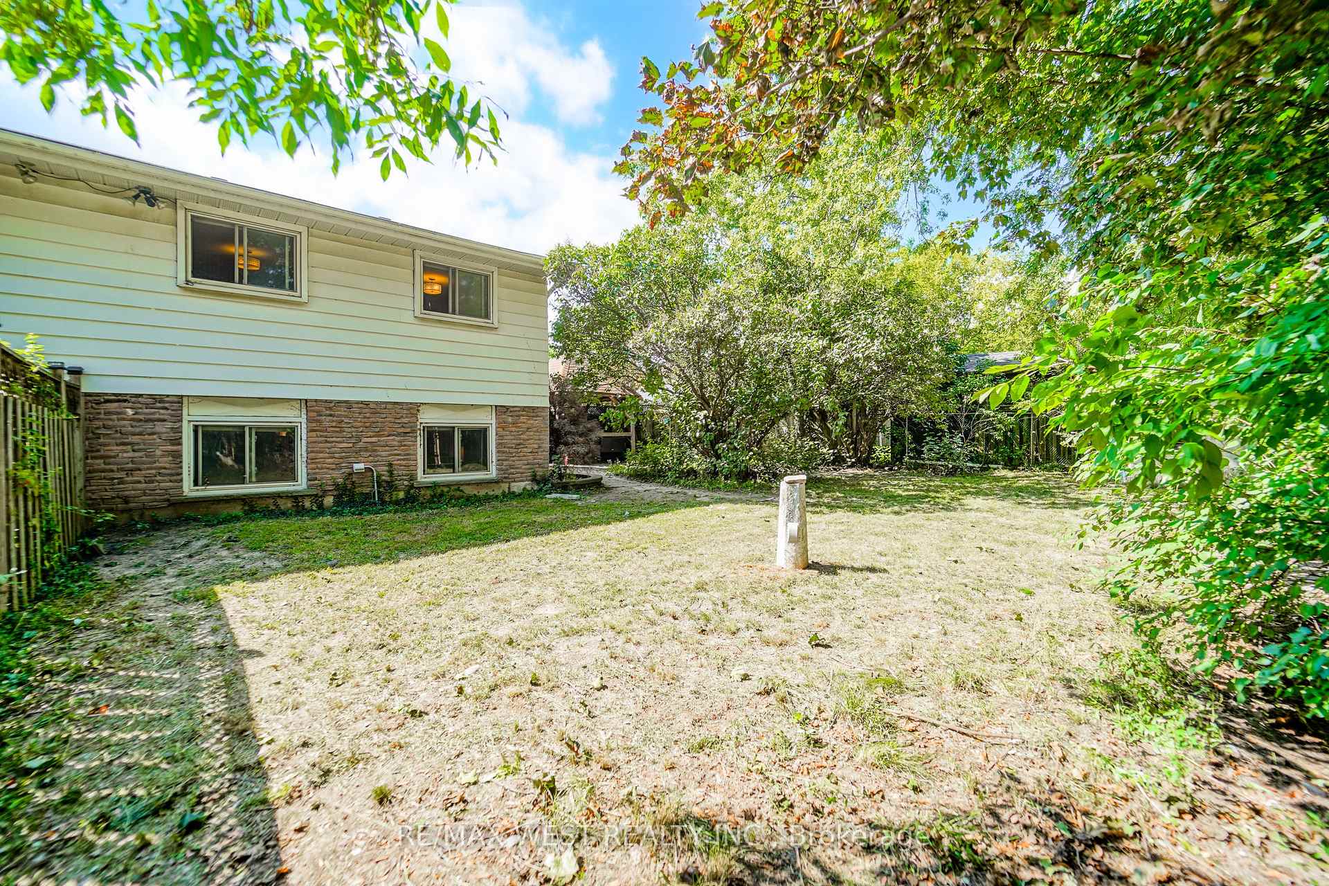 Photo 11 of 1105 Valley Court, Oshawa, Lakeview — HOMEH
