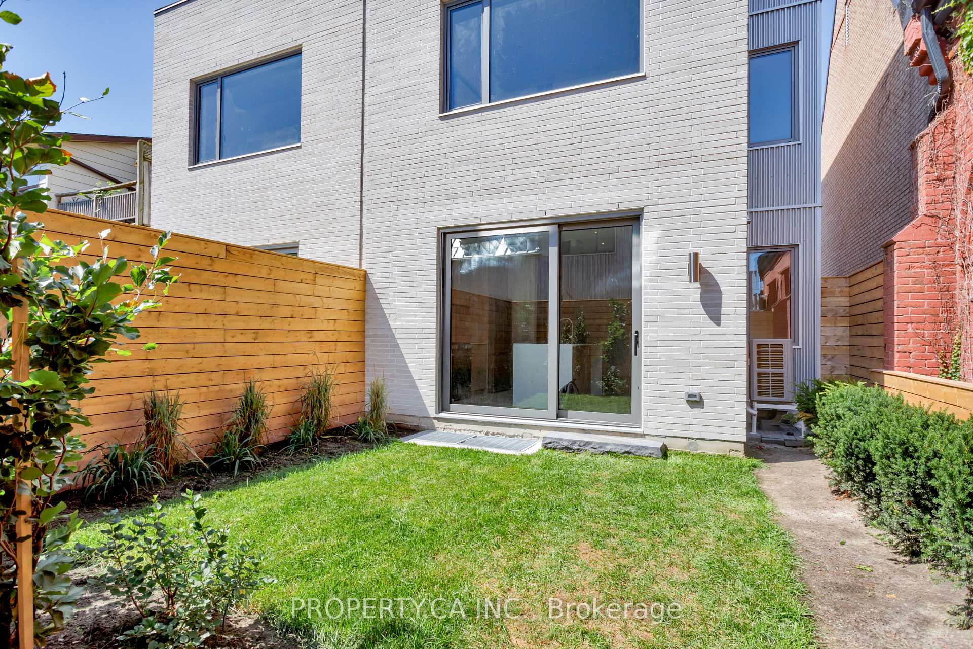 Photo 4 of Unit Unit #2, 301 Keele Street, Toronto, Junction Area — HOMEH