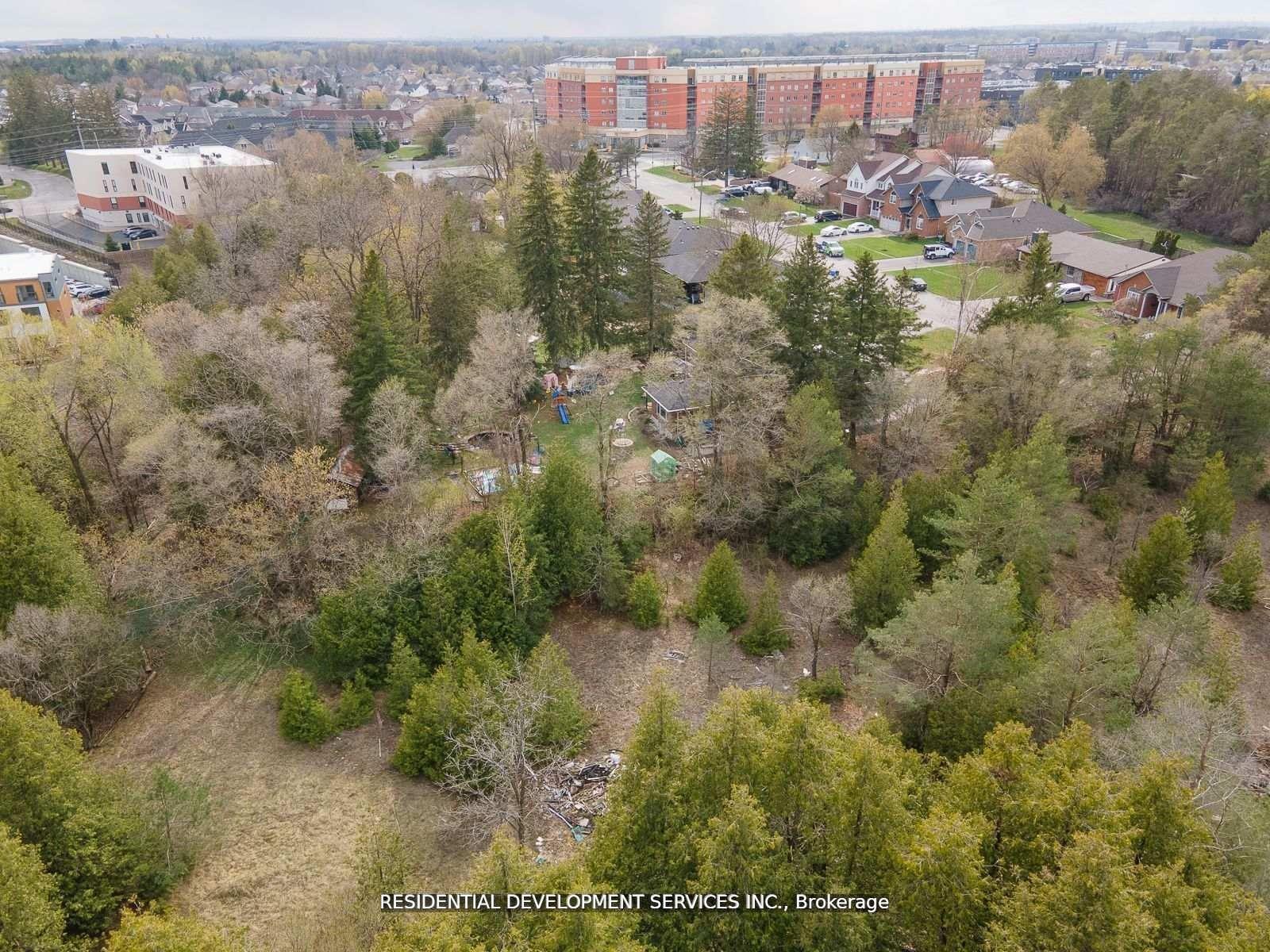 Photo 3 of 23 Selleck Lane, Oshawa, Samac — HOMEH