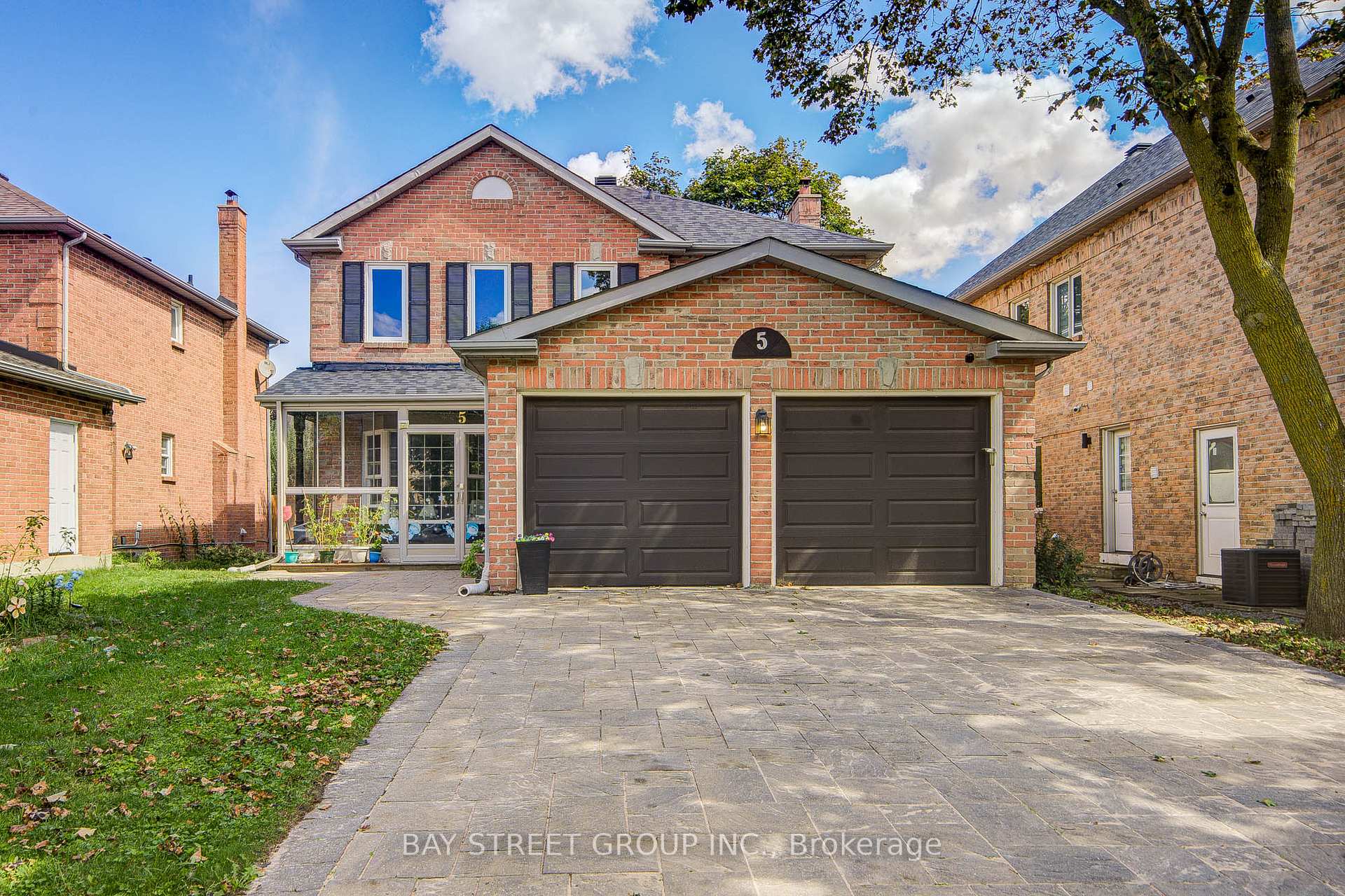 Photo 3 of 5 Captain Francis Drive, Markham, Buttonville — HOMEH