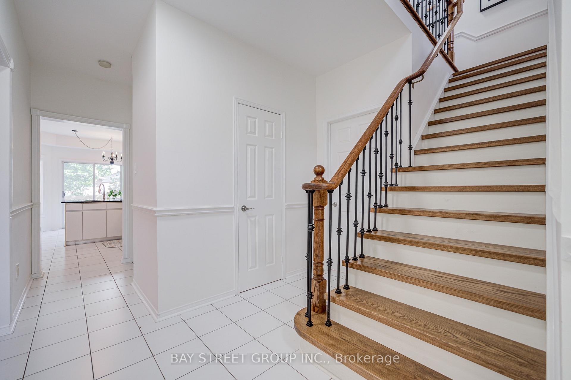 Photo 7 of 5 Captain Francis Drive, Markham, Buttonville — HOMEH