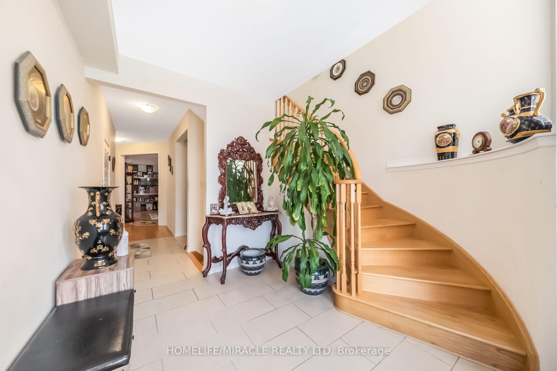 Photo 5 of 14 Abercrombie Crescent, Brampton, Northwest Brampton — HOMEH