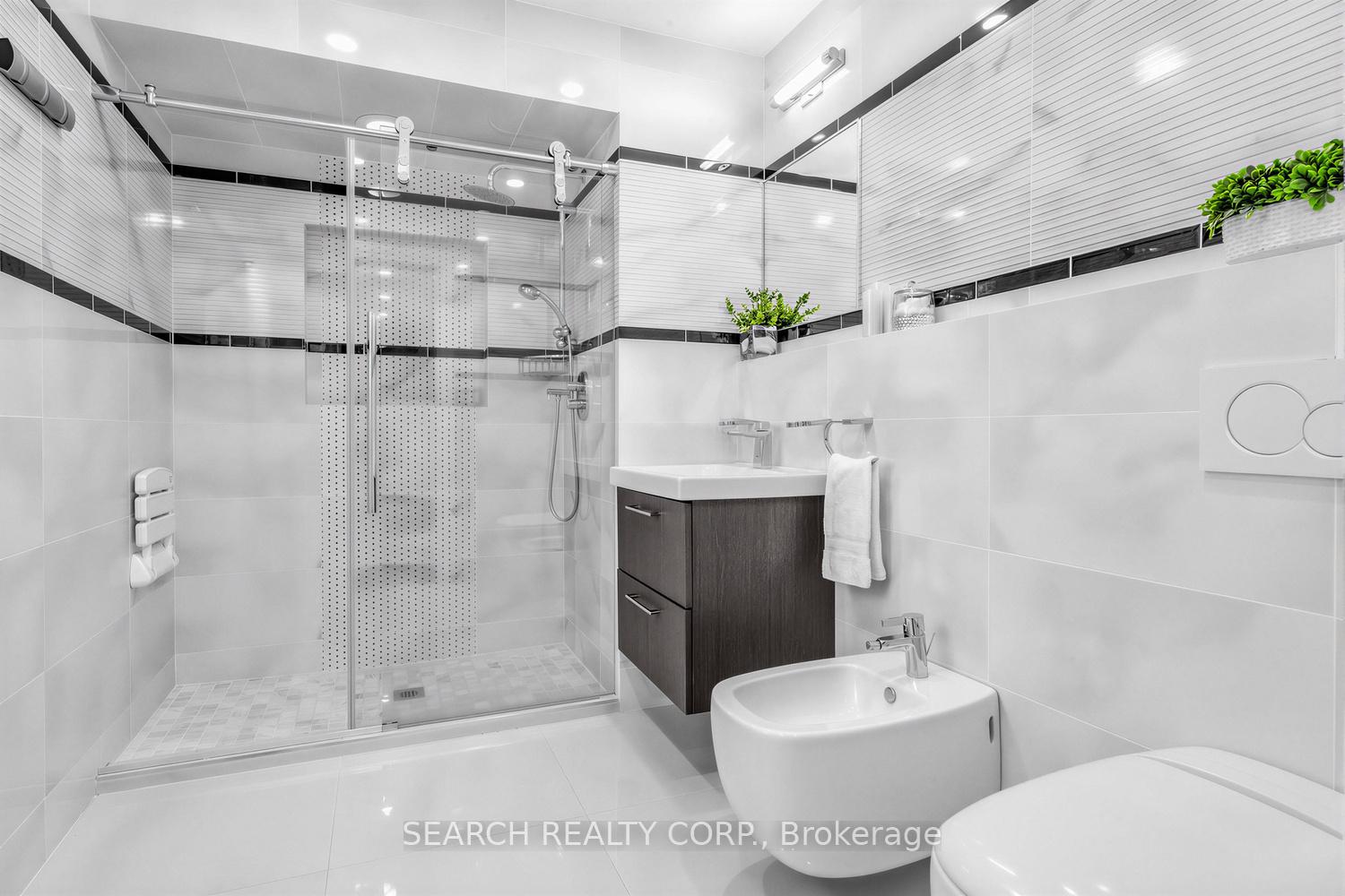Photo 24 of 1421 Watersedge Road, Mississauga, Clarkson — HOMEH