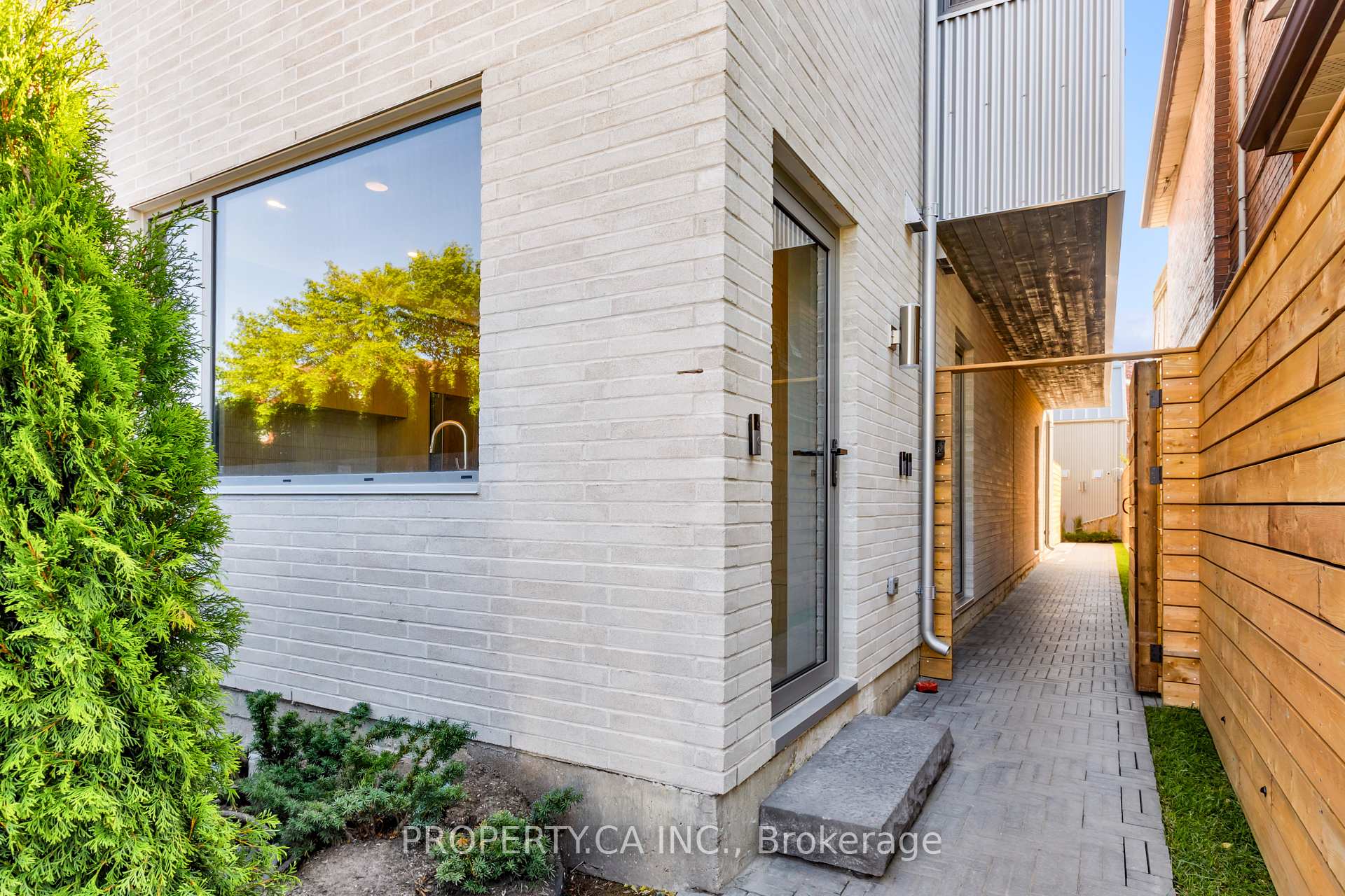 Photo 3 of Unit Unit #3, 301 Keele Street, Toronto, Junction Area — HOMEH