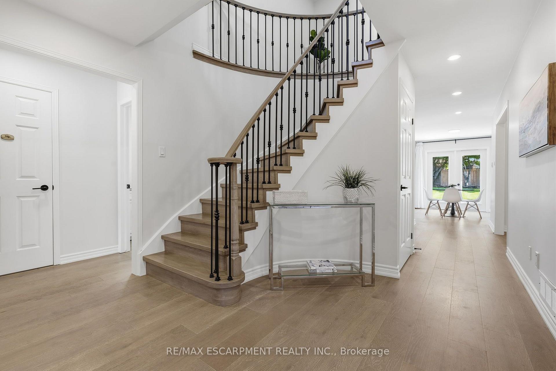 Photo 4 of 551 Deerhurst Drive, Burlington, Appleby — HOMEH