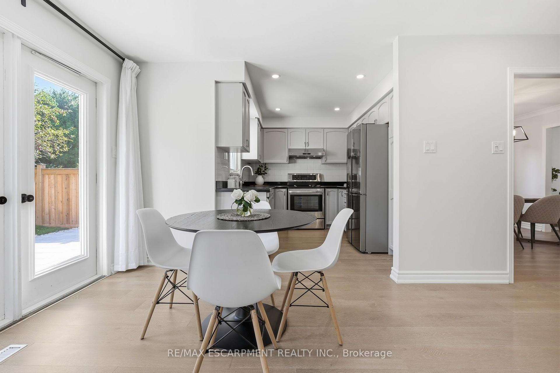 Photo 13 of 551 Deerhurst Drive, Burlington, Appleby — HOMEH