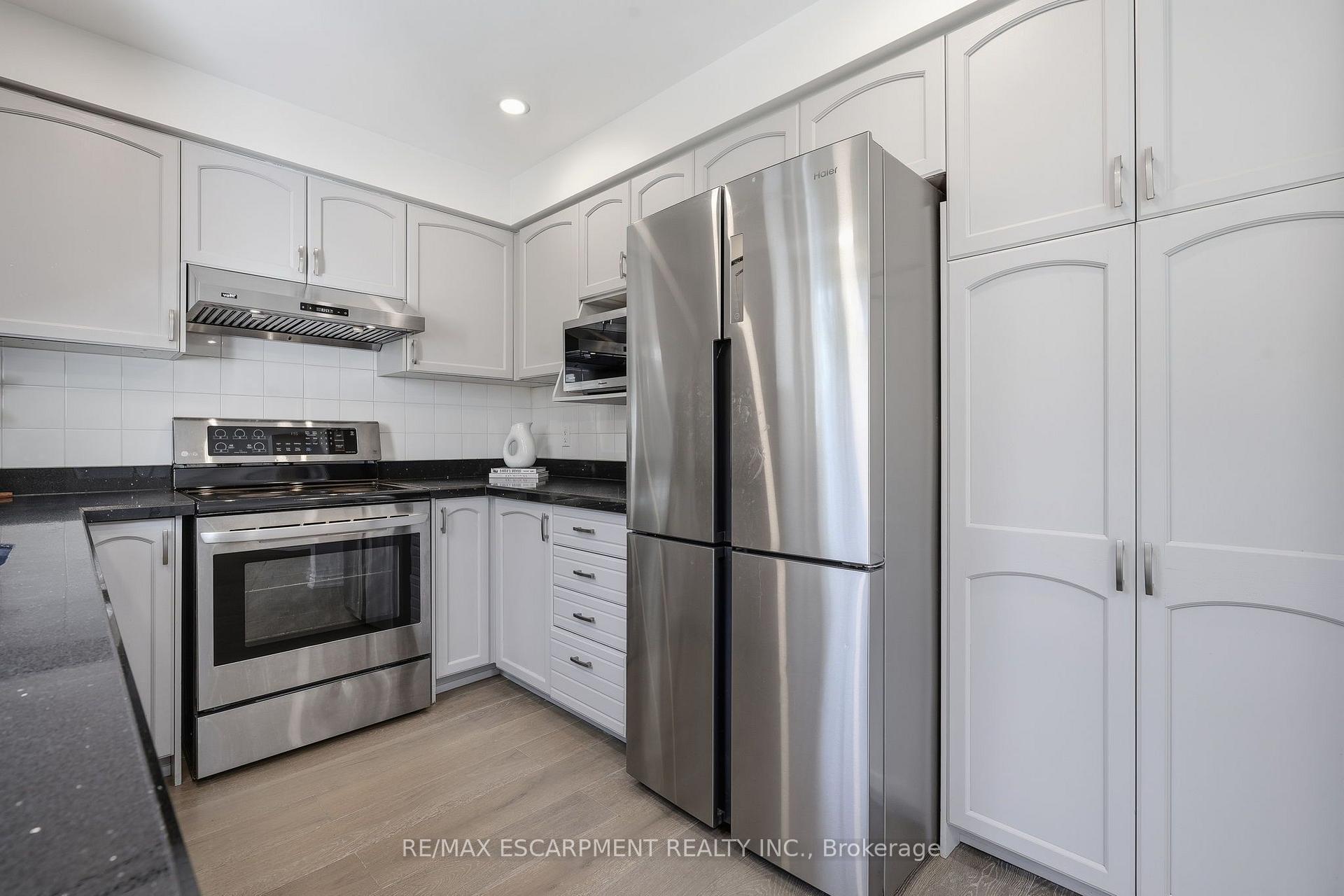 Photo 15 of 551 Deerhurst Drive, Burlington, Appleby — HOMEH