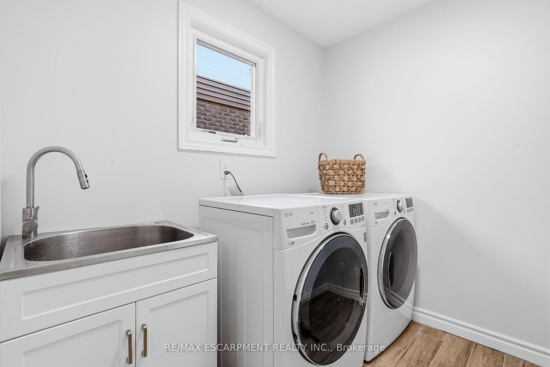 Photo 18 of 551 Deerhurst Drive, Burlington, Appleby — HOMEH