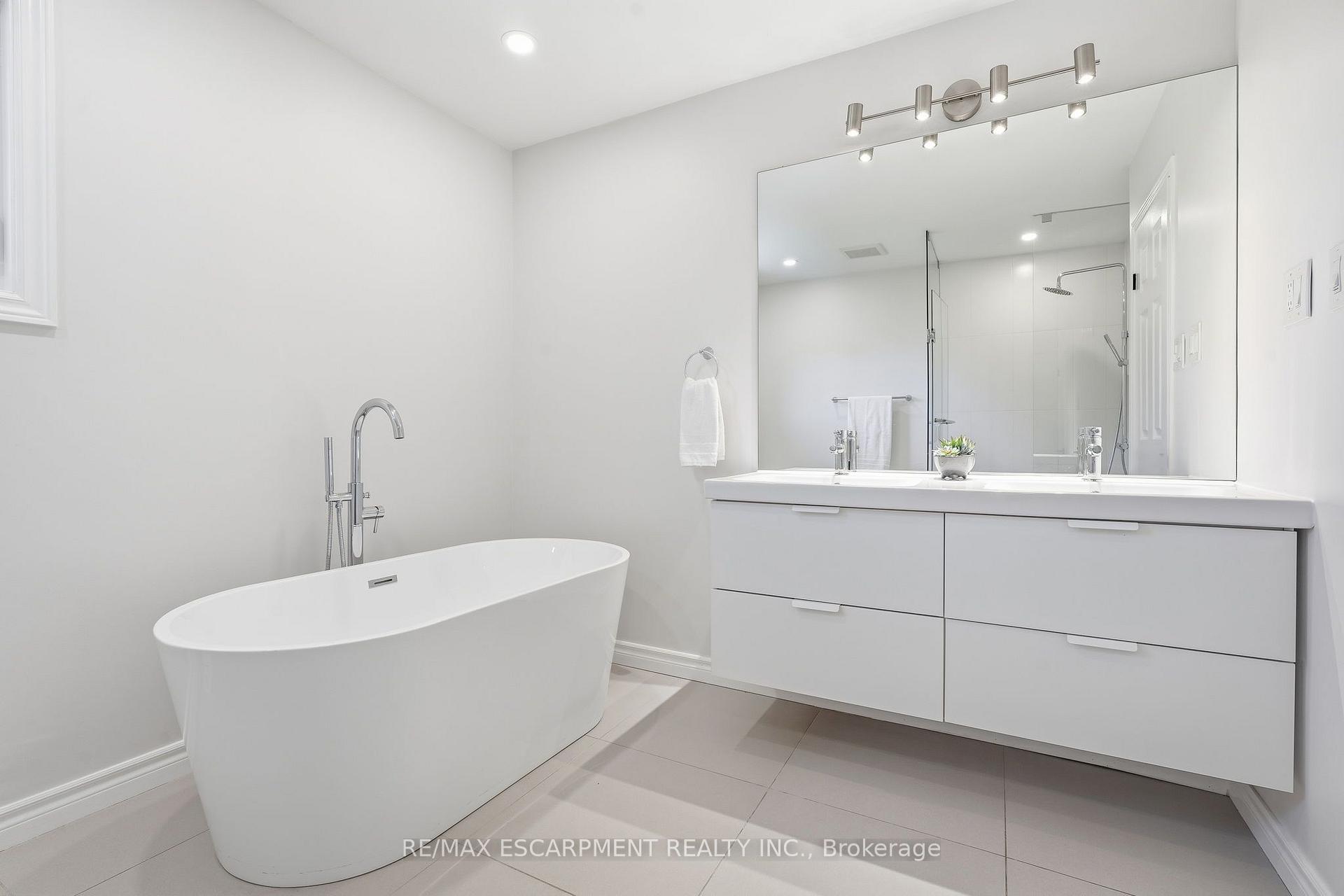 Photo 23 of 551 Deerhurst Drive, Burlington, Appleby — HOMEH