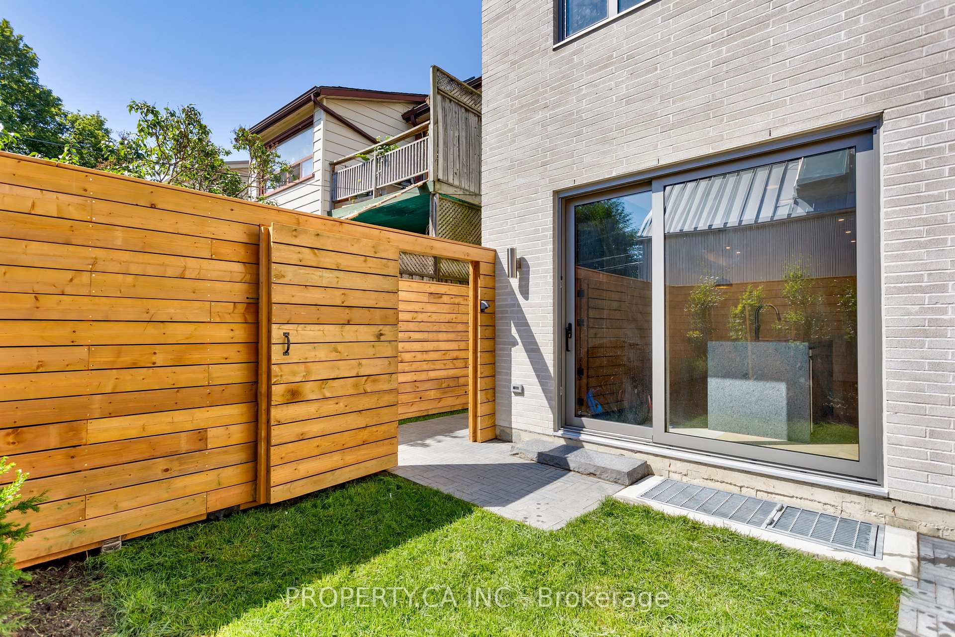 Photo 4 of Unit Unit #4, 301 Keele Street, Toronto, Junction Area — HOMEH