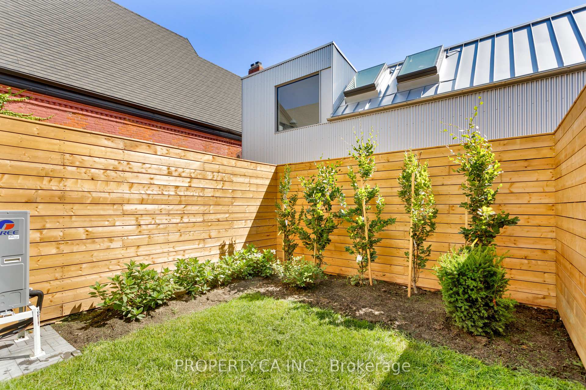 Photo 5 of Unit Unit #4, 301 Keele Street, Toronto, Junction Area — HOMEH