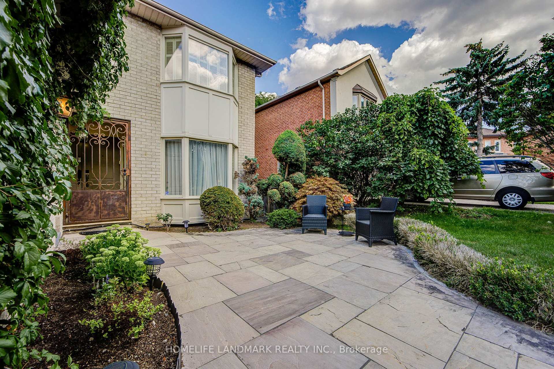 Photo 2 of 37 Maimonides Court, Vaughan, Crestwood-Springfarm-Yorkhill — HOMEH