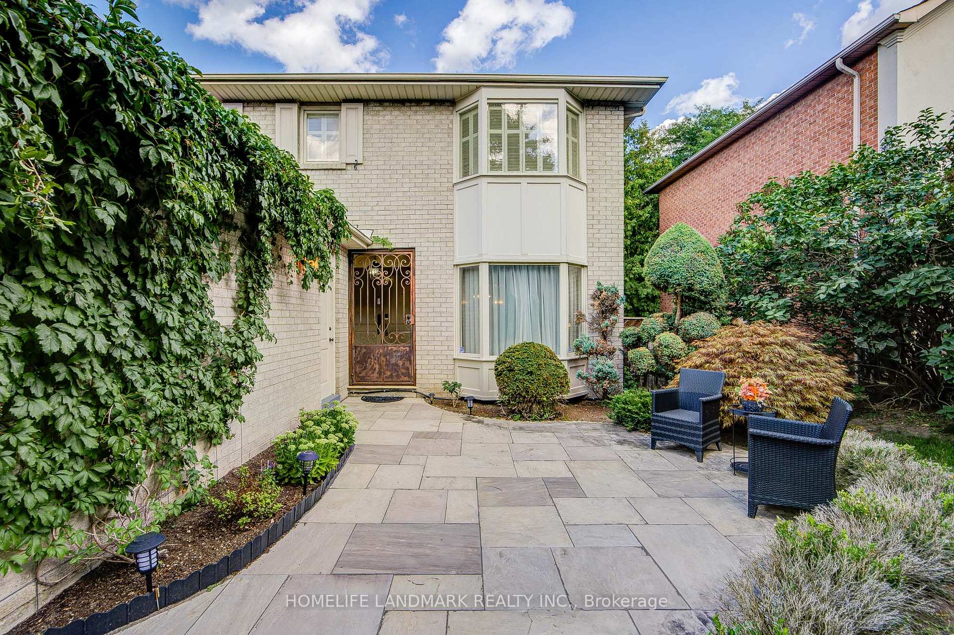 Photo 3 of 37 Maimonides Court, Vaughan, Crestwood-Springfarm-Yorkhill — HOMEH