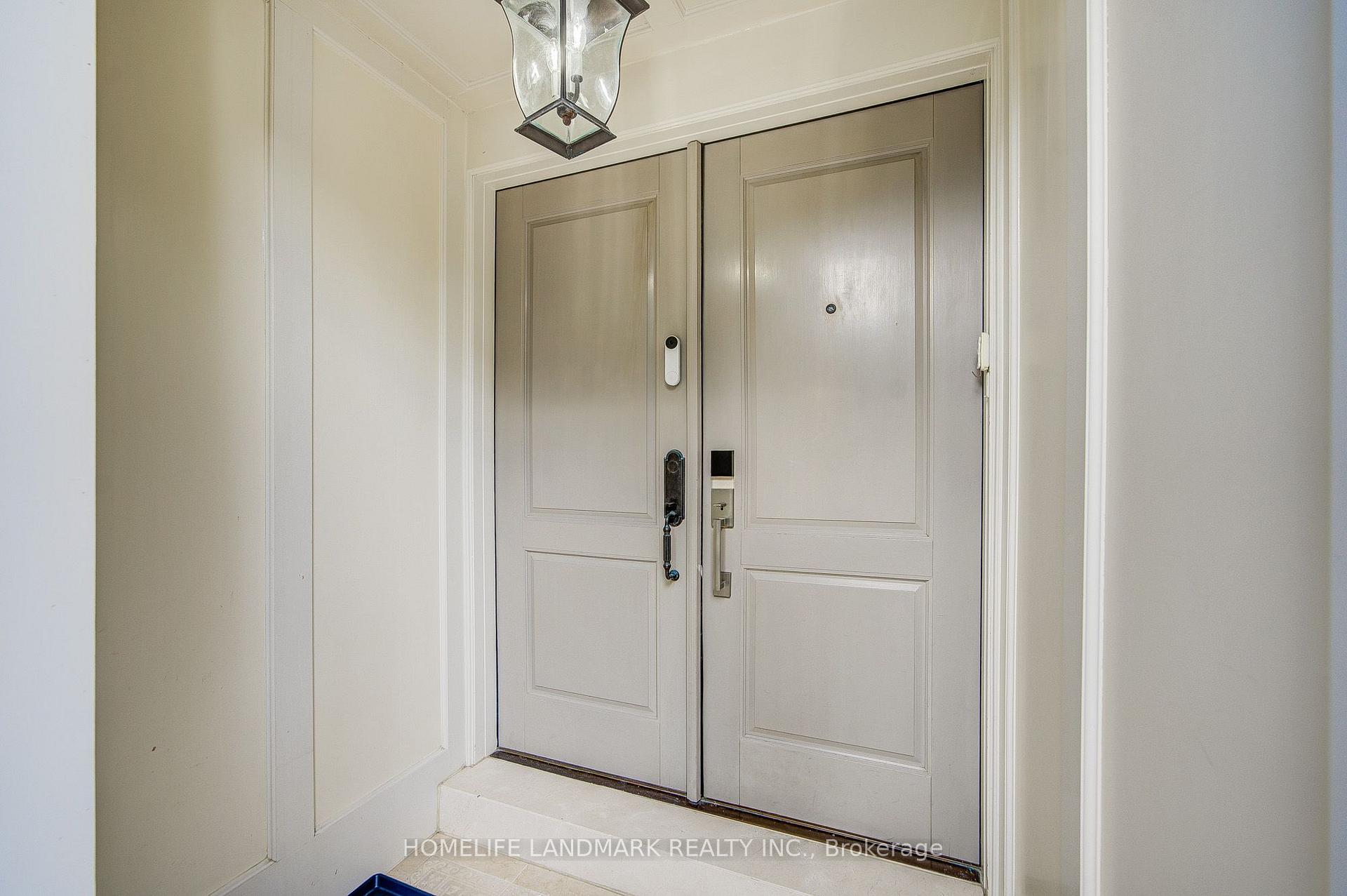 Photo 4 of 37 Maimonides Court, Vaughan, Crestwood-Springfarm-Yorkhill — HOMEH