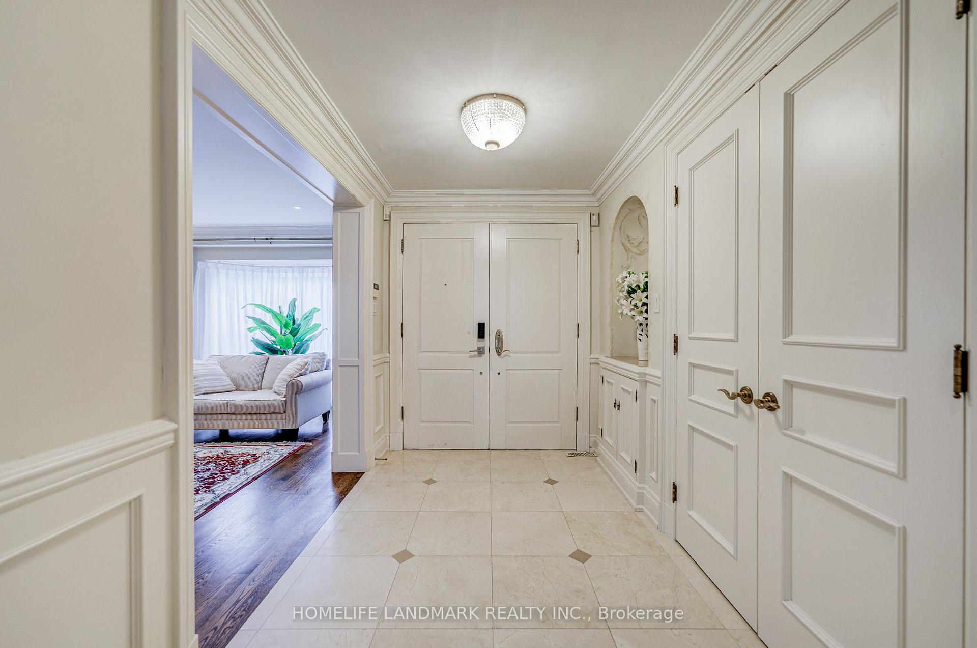 Photo 5 of 37 Maimonides Court, Vaughan, Crestwood-Springfarm-Yorkhill — HOMEH