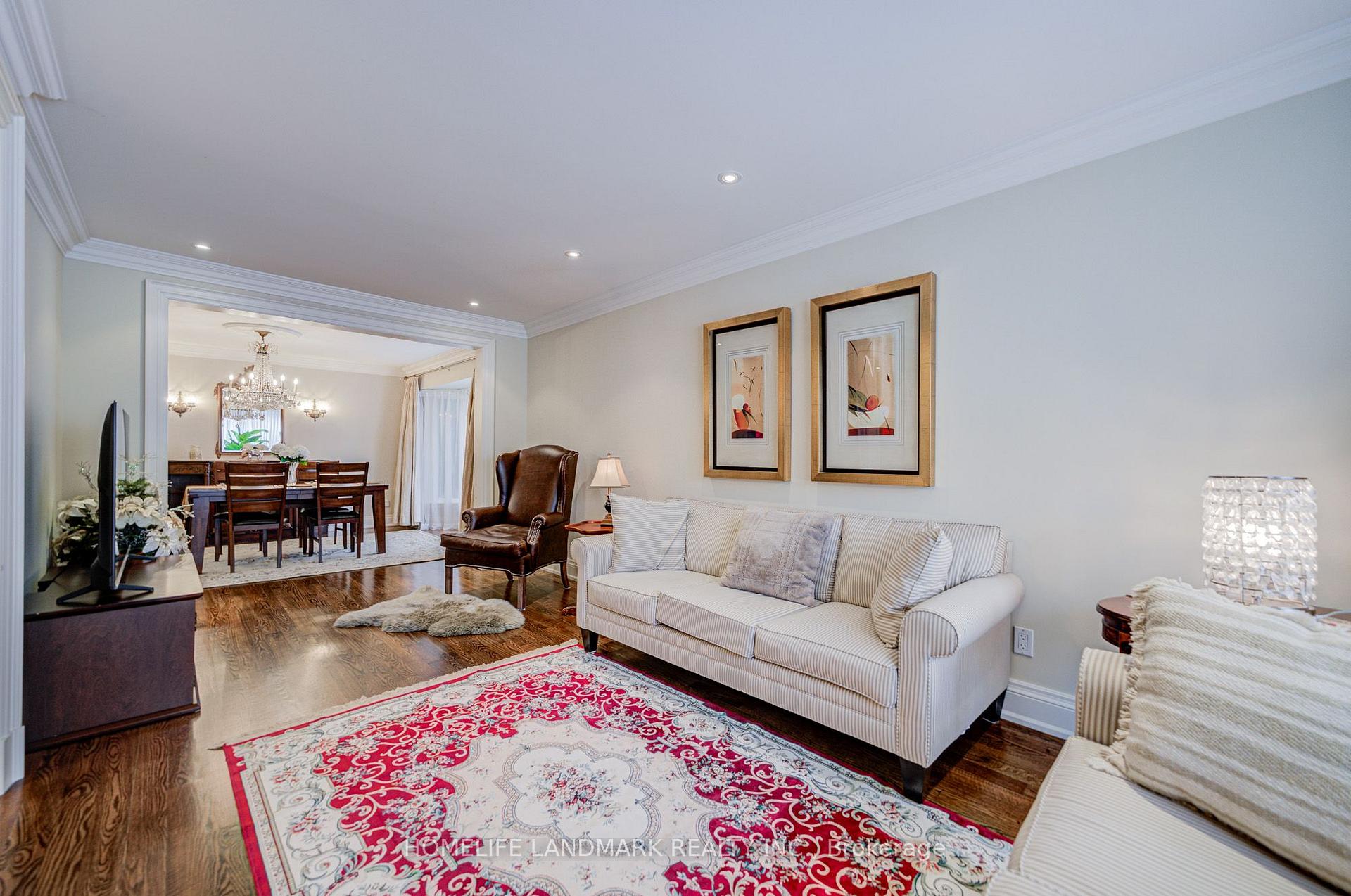 Photo 6 of 37 Maimonides Court, Vaughan, Crestwood-Springfarm-Yorkhill — HOMEH