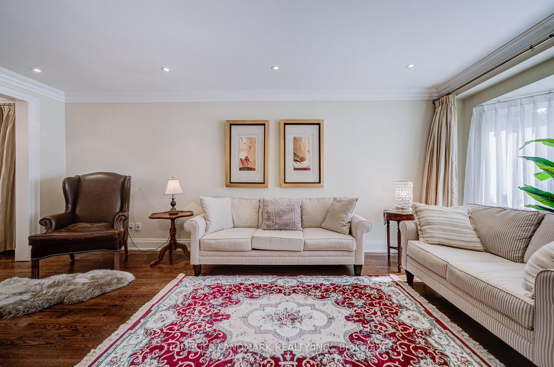 Photo 7 of 37 Maimonides Court, Vaughan, Crestwood-Springfarm-Yorkhill — HOMEH