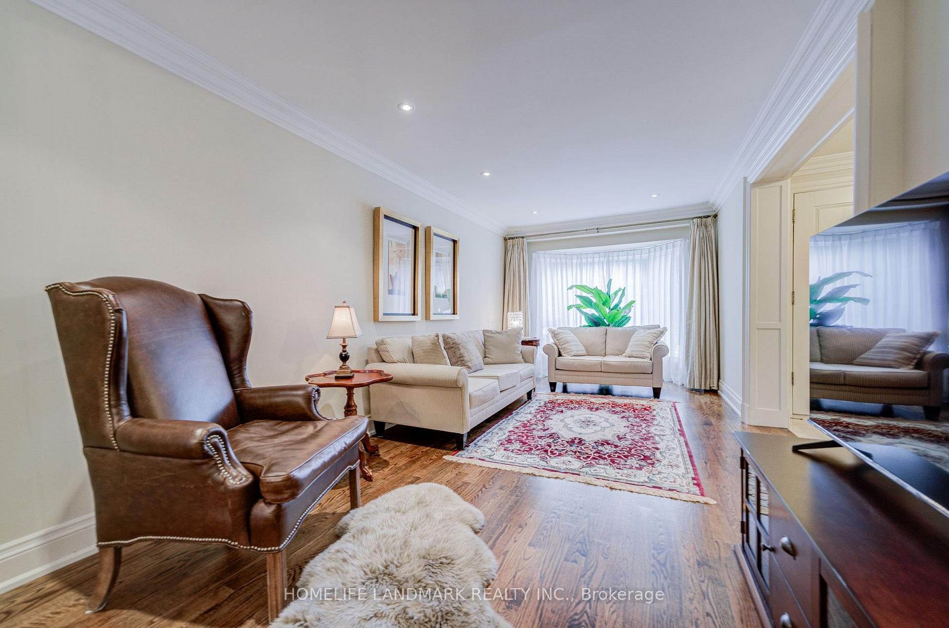 Photo 8 of 37 Maimonides Court, Vaughan, Crestwood-Springfarm-Yorkhill — HOMEH