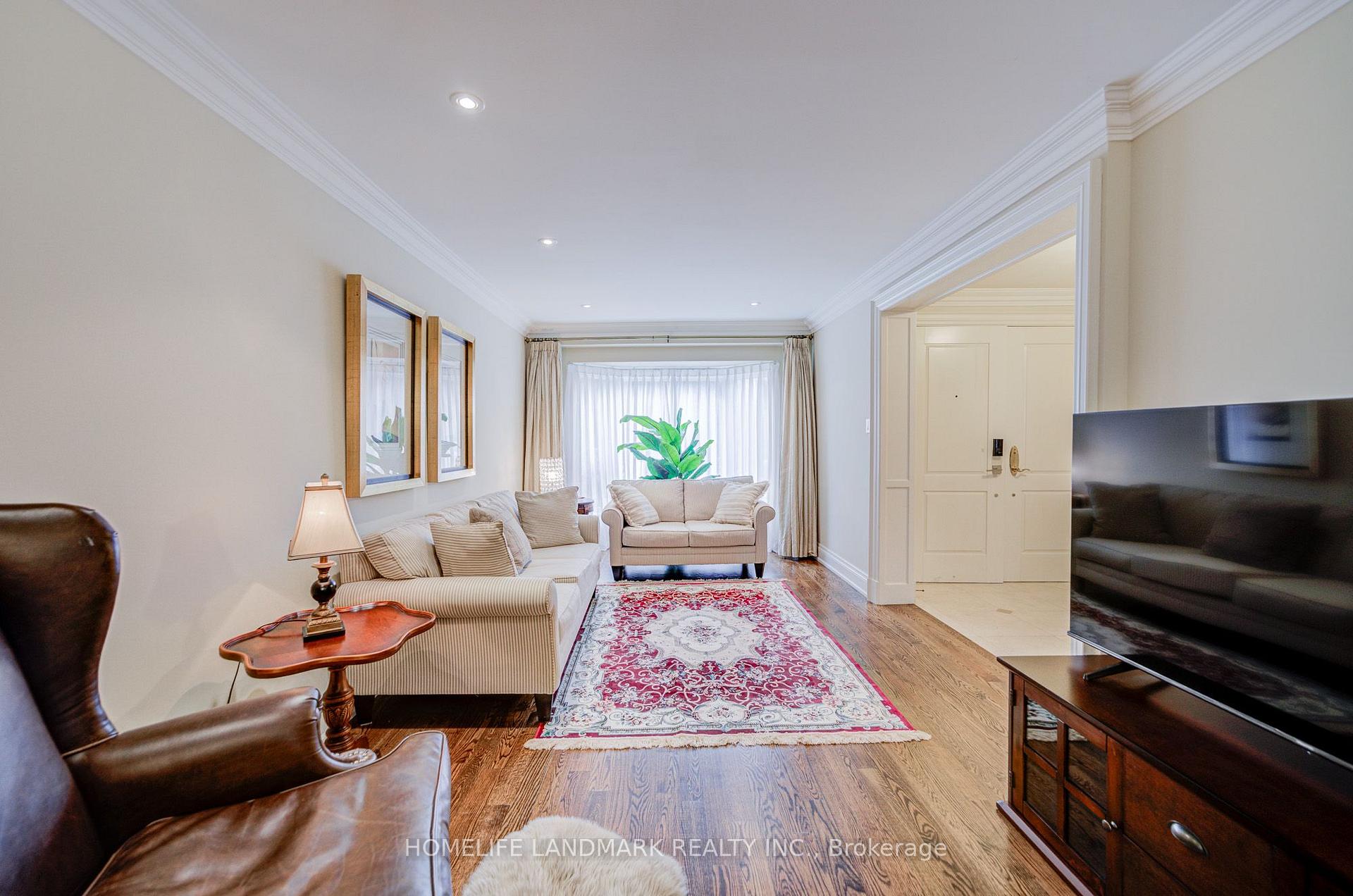 Photo 9 of 37 Maimonides Court, Vaughan, Crestwood-Springfarm-Yorkhill — HOMEH