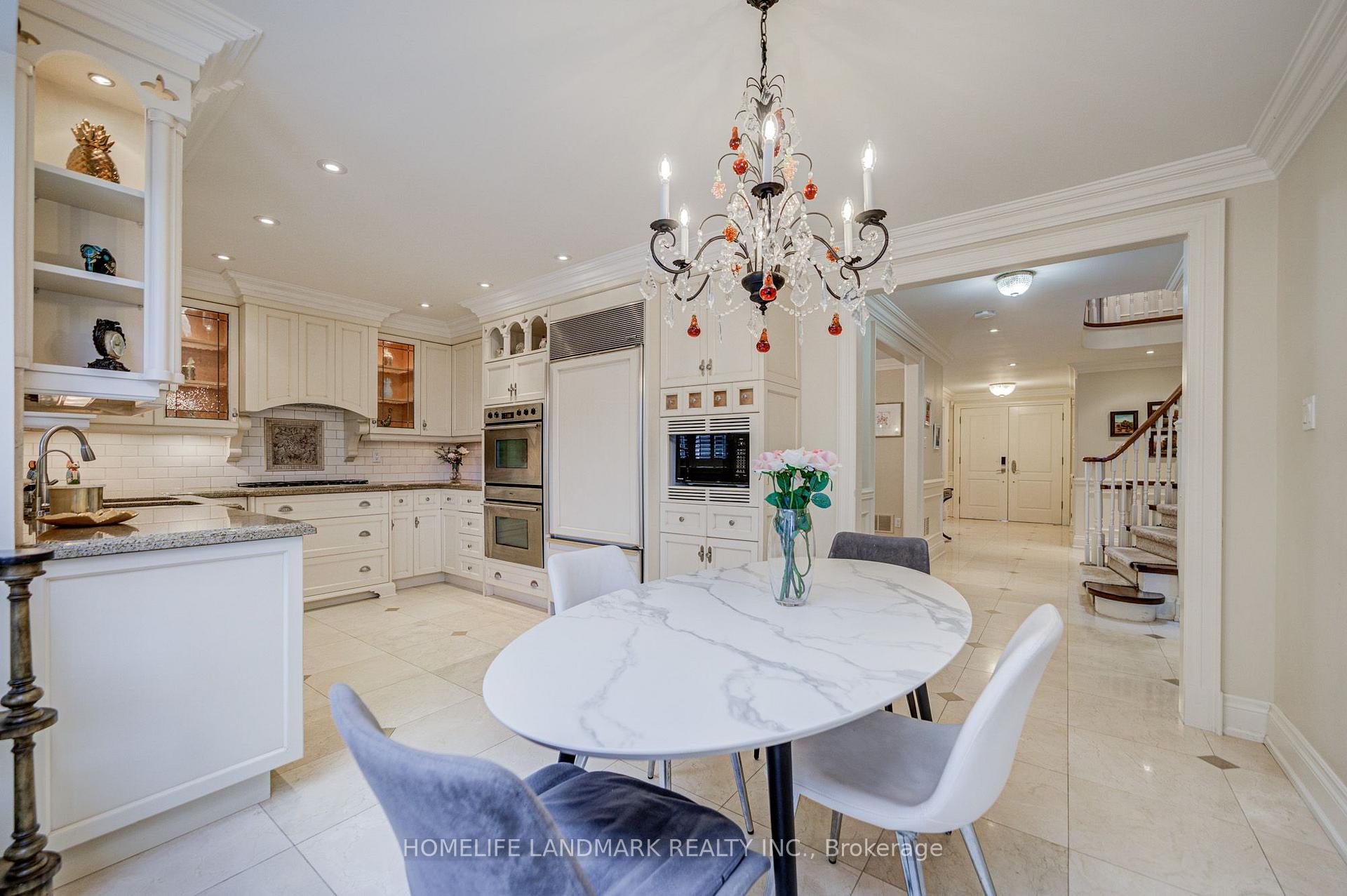 Photo 17 of 37 Maimonides Court, Vaughan, Crestwood-Springfarm-Yorkhill — HOMEH