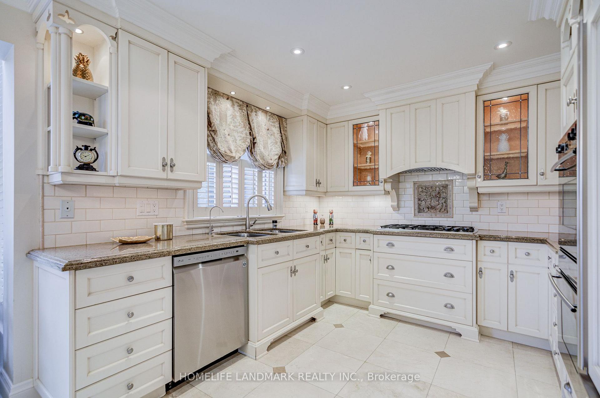 Photo 19 of 37 Maimonides Court, Vaughan, Crestwood-Springfarm-Yorkhill — HOMEH