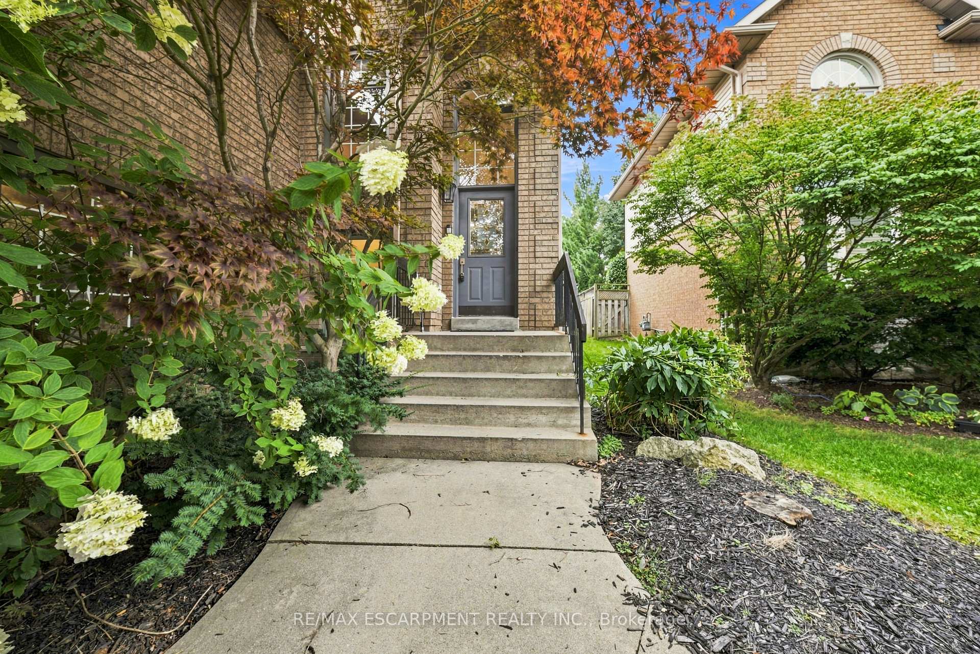 Photo 3 of 96 Laurendale Avenue, Hamilton, Waterdown — HOMEH