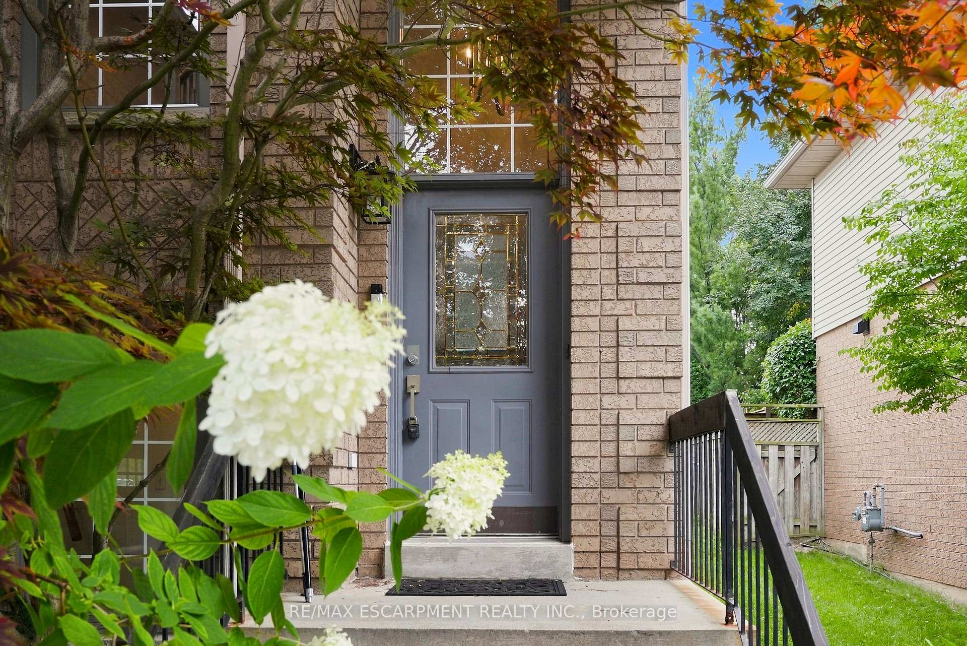 Photo 4 of 96 Laurendale Avenue, Hamilton, Waterdown — HOMEH