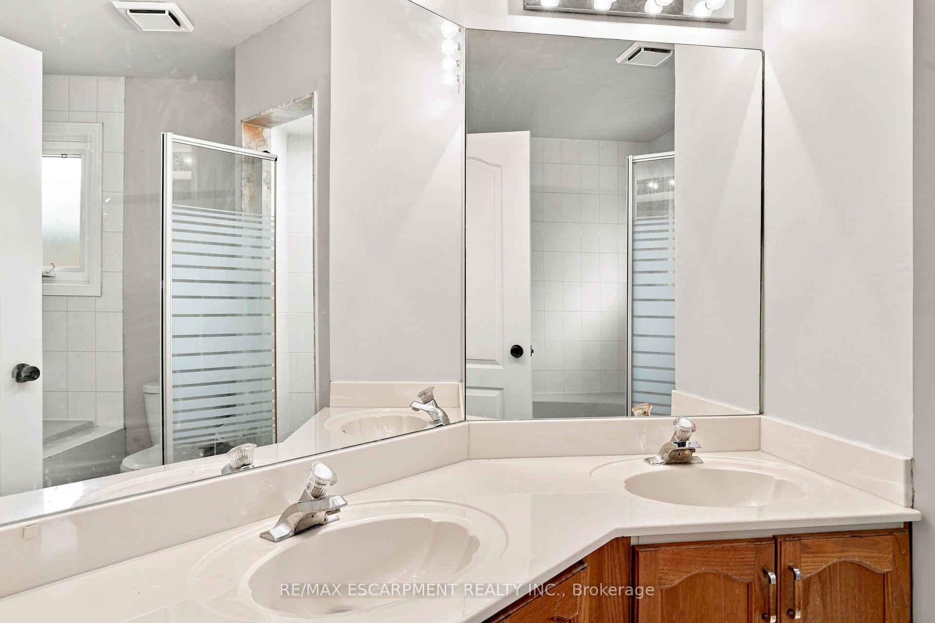 Photo 28 of 96 Laurendale Avenue, Hamilton, Waterdown — HOMEH